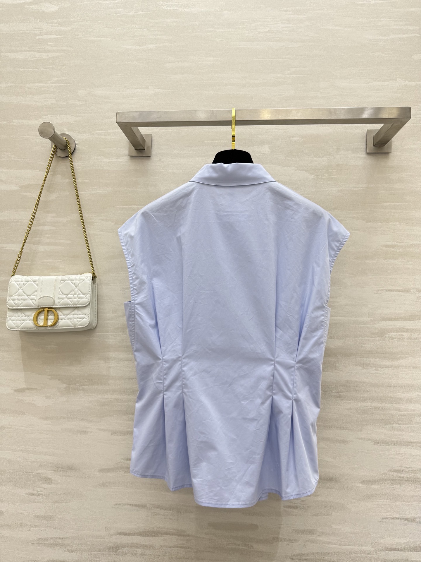 #DIO♡²⁵新款 极简主义落肩袖衬衣 气质打褶式突显腰部束身效果提升格调 版型百搭不挑人 定位刺绣lo