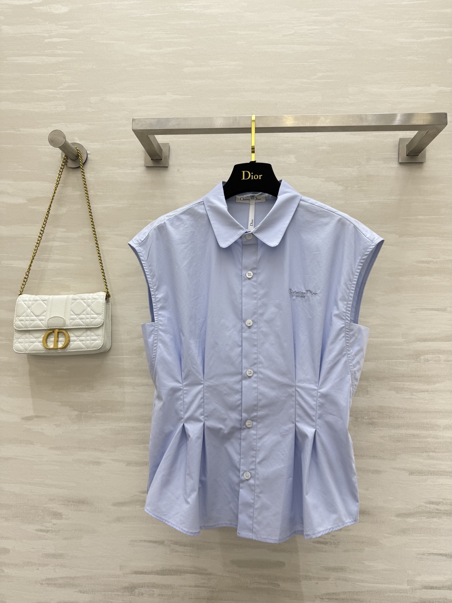 #DIO♡²⁵新款 极简主义落肩袖衬衣 气质打褶式突显腰部束身效果提升格调 版型百搭不挑人 定位刺绣lo