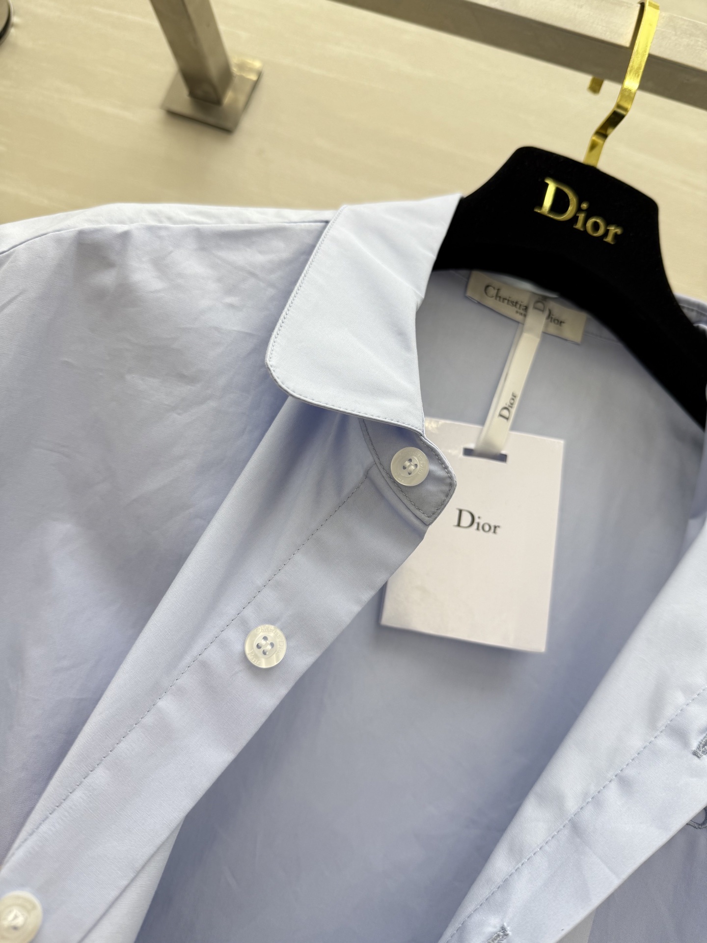 #DIO♡²⁵新款 极简主义落肩袖衬衣 气质打褶式突显腰部束身效果提升格调 版型百搭不挑人 定位刺绣lo