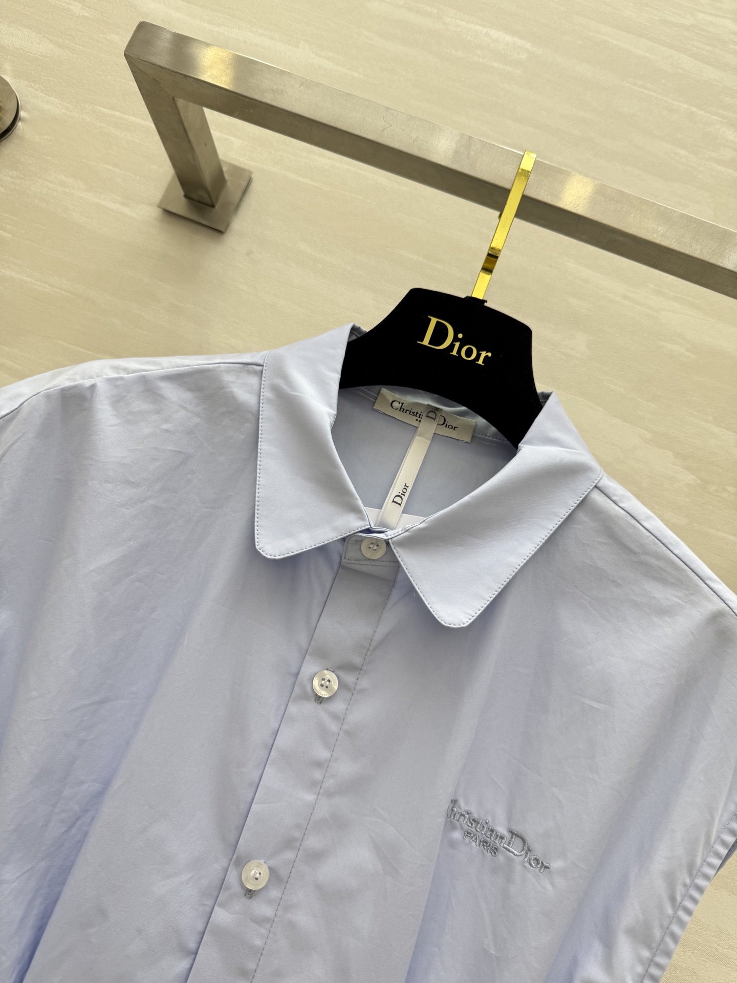 #DIO♡²⁵新款 极简主义落肩袖衬衣 气质打褶式突显腰部束身效果提升格调 版型百搭不挑人 定位刺绣lo