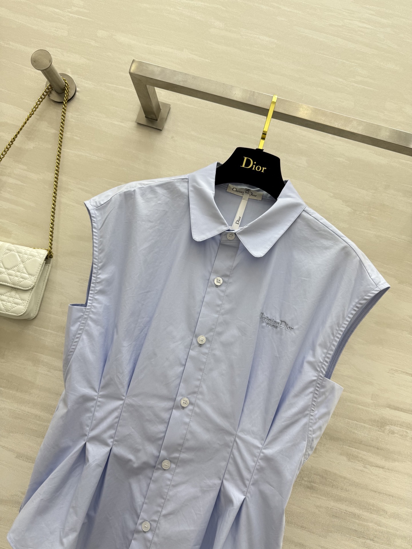 #DIO♡²⁵新款 极简主义落肩袖衬衣 气质打褶式突显腰部束身效果提升格调 版型百搭不挑人 定位刺绣lo