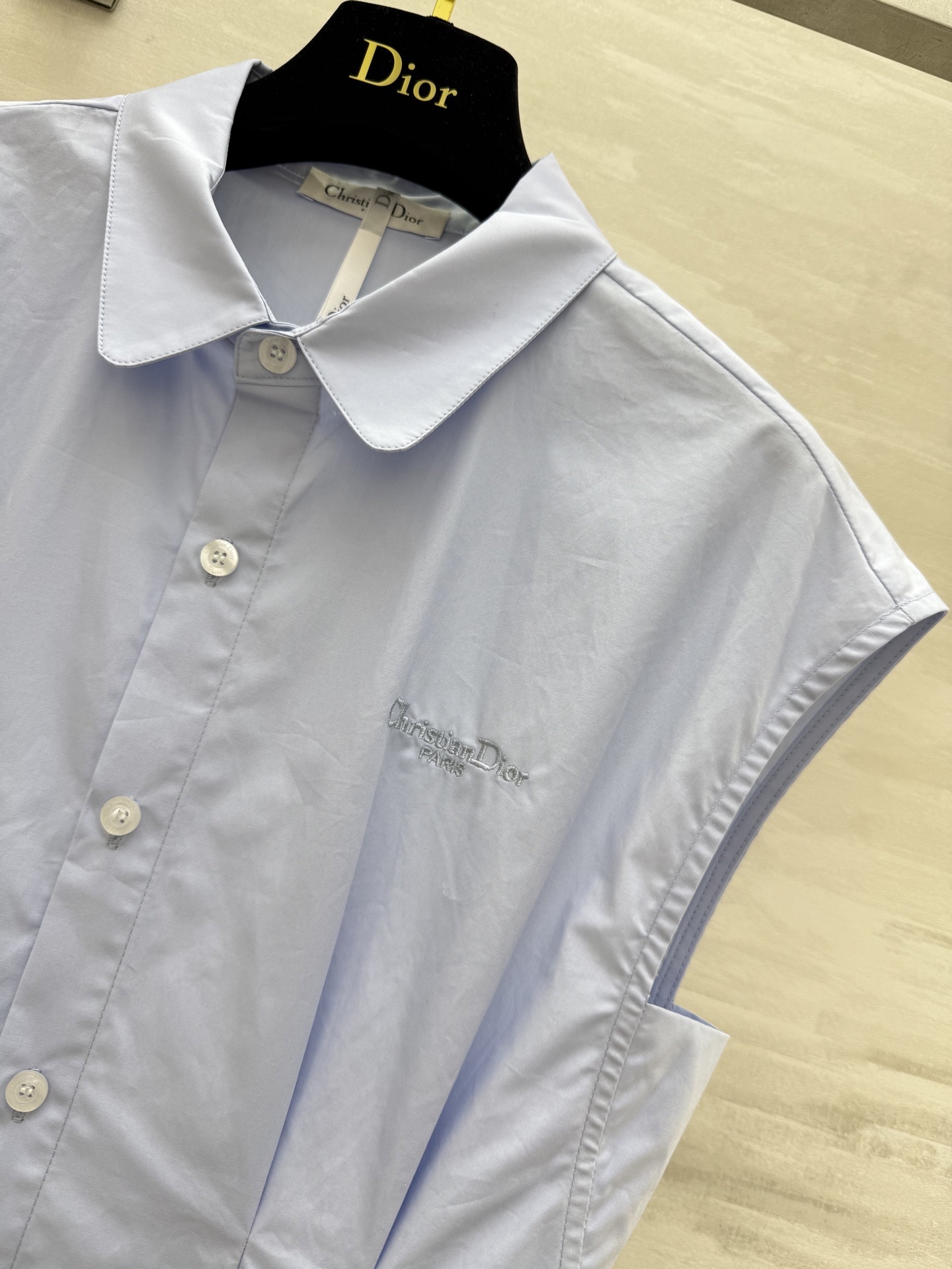 #DIO♡²⁵新款 极简主义落肩袖衬衣 气质打褶式突显腰部束身效果提升格调 版型百搭不挑人 定位刺绣lo