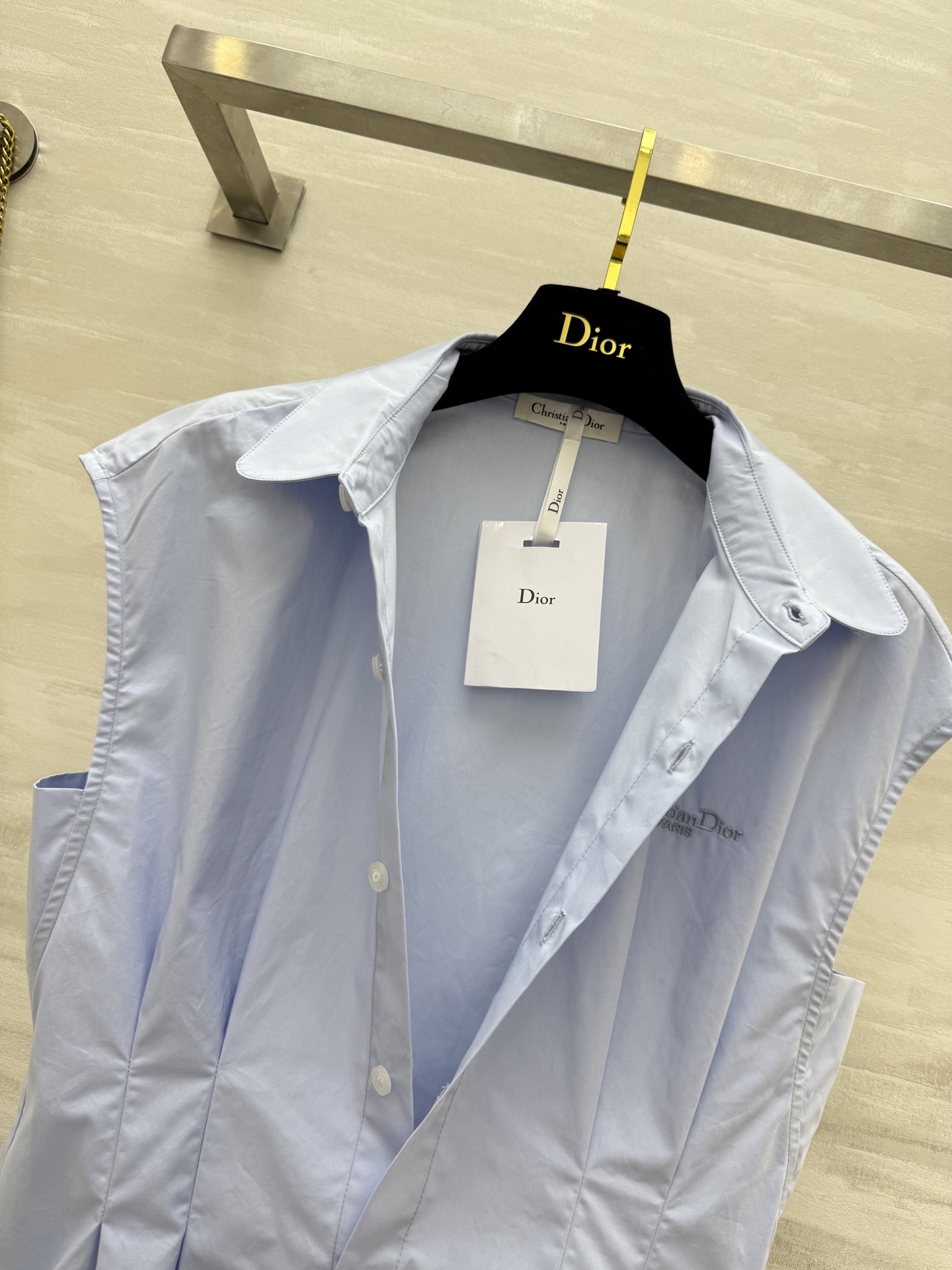 #DIO♡²⁵新款 极简主义落肩袖衬衣 气质打褶式突显腰部束身效果提升格调 版型百搭不挑人 定位刺绣lo