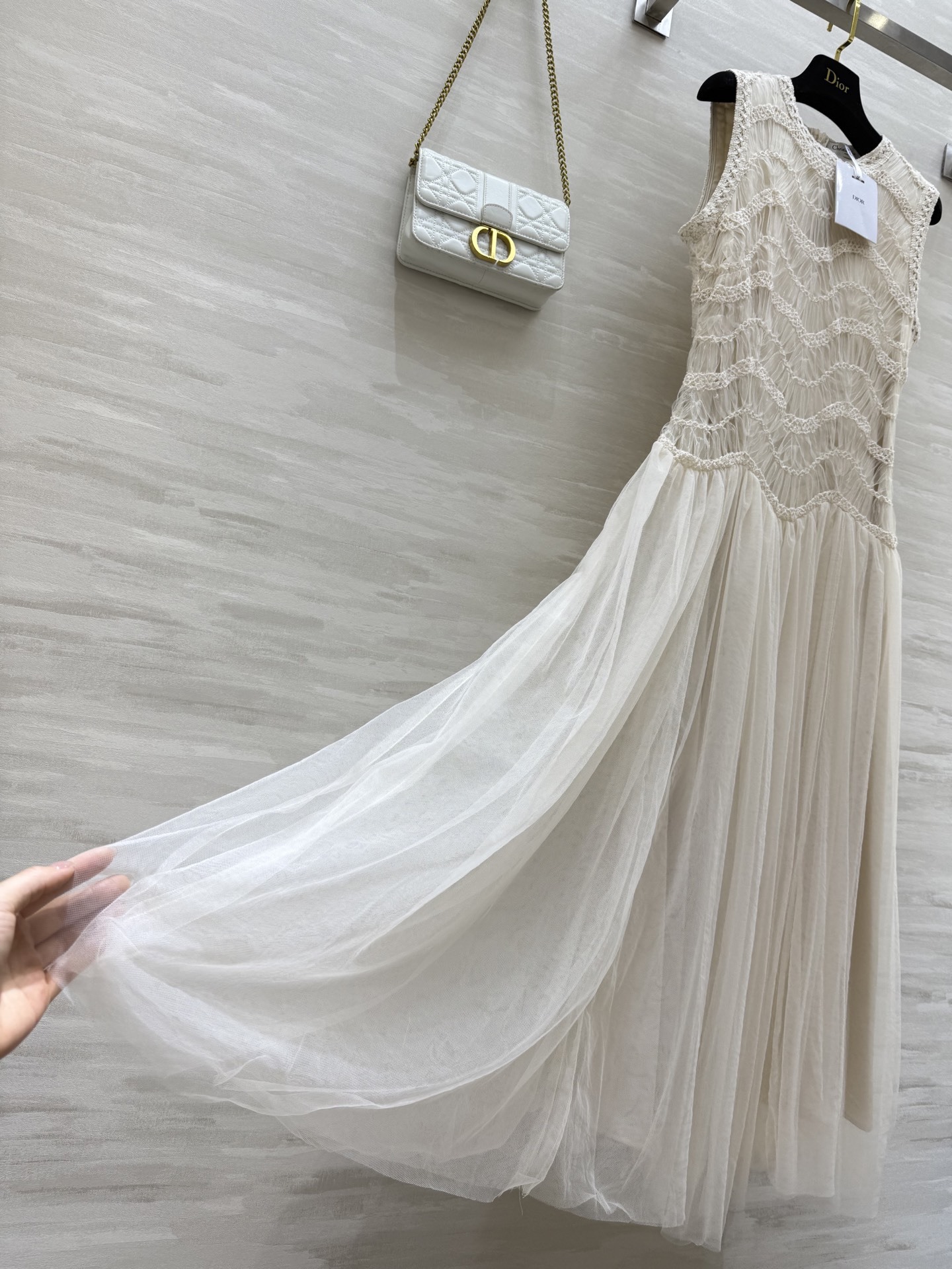 #DIO♡²⁵新款连衣裙 上身超美!温柔白月光 简直是温柔系天花板!米白色衬肤色敲显气质 蕾丝花纹近看超