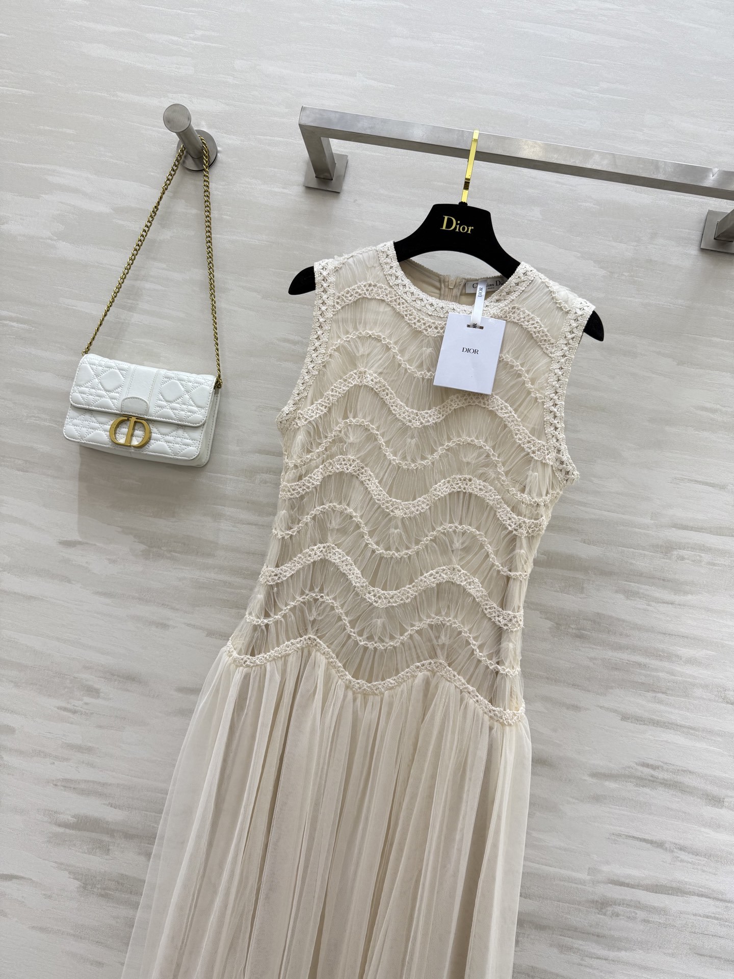 #DIO♡²⁵新款连衣裙 上身超美!温柔白月光 简直是温柔系天花板!米白色衬肤色敲显气质 蕾丝花纹近看超