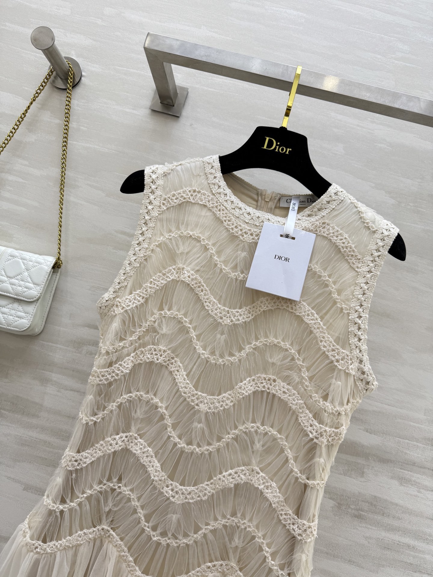 #DIO♡²⁵新款连衣裙 上身超美!温柔白月光 简直是温柔系天花板!米白色衬肤色敲显气质 蕾丝花纹近看超