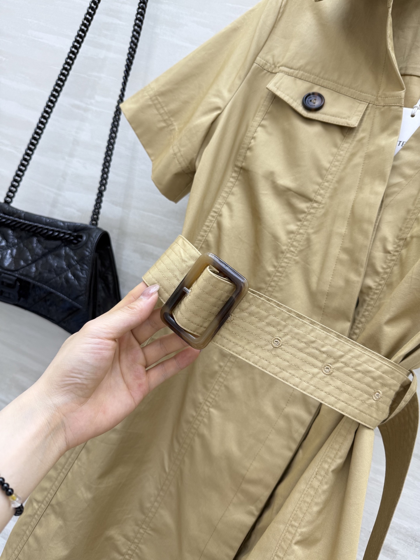 #Bv²⁵新款翻领斜扣衬衣裙 极简帅气 优雅穿搭 经典工装风口袋装饰 斜排扣立体剪裁小A版型谁穿谁好看