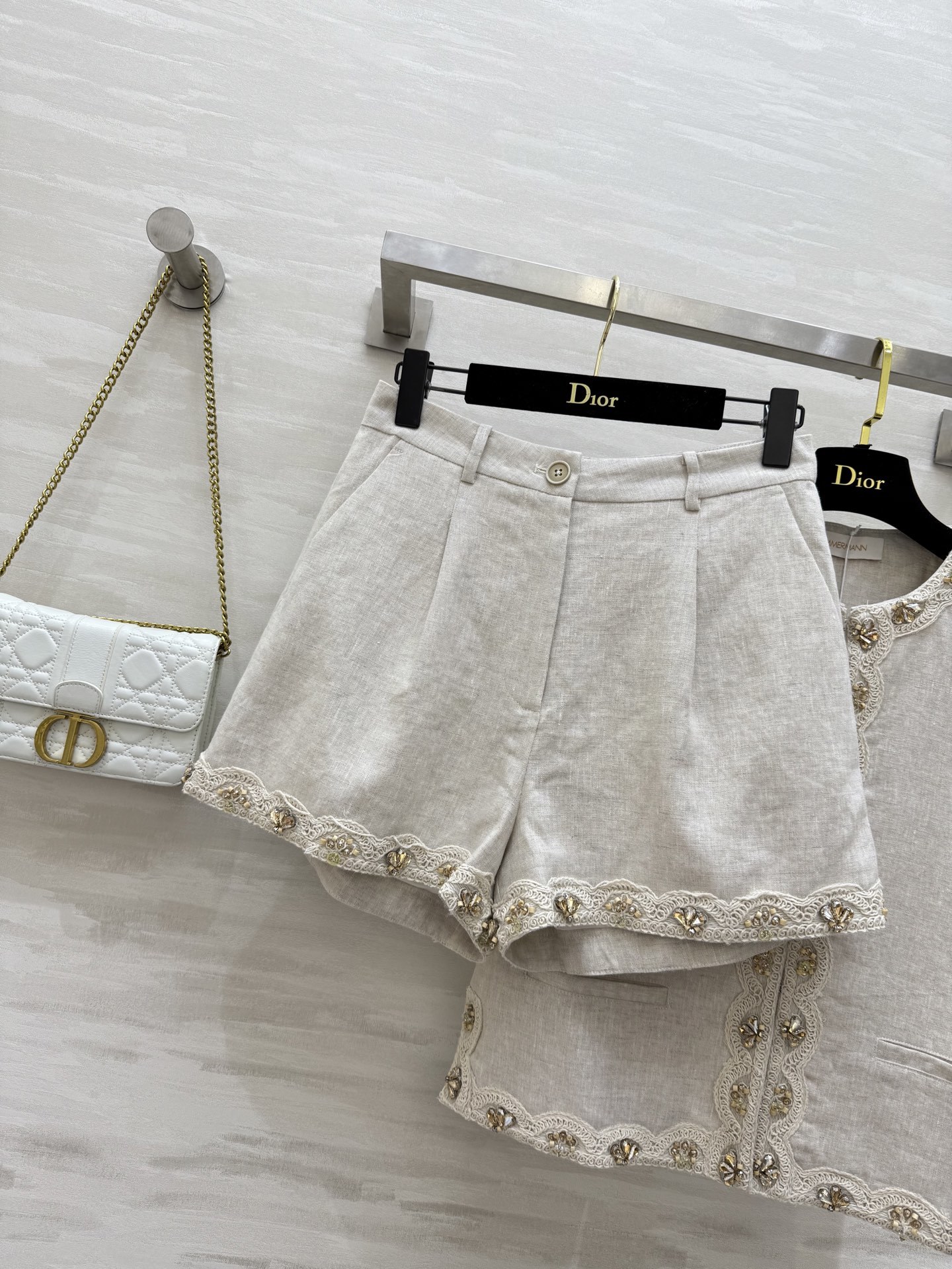 #zimm²⁵新款度假系列 水钻花边装饰镶边套装 一套上身精致高级气质感 重工编织织带镶边设计 马甲上衣