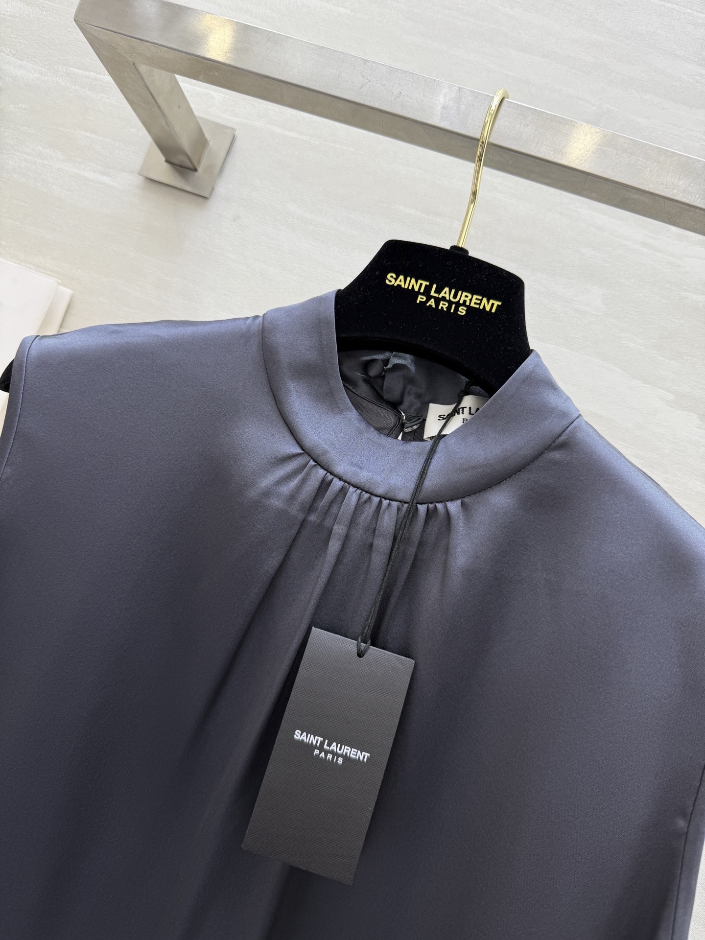 #ysl²⁵新款弹力真丝缎 盖袖半高领上衣 气质温柔高级 极简大方 高品质 现货首发size:S/M/L