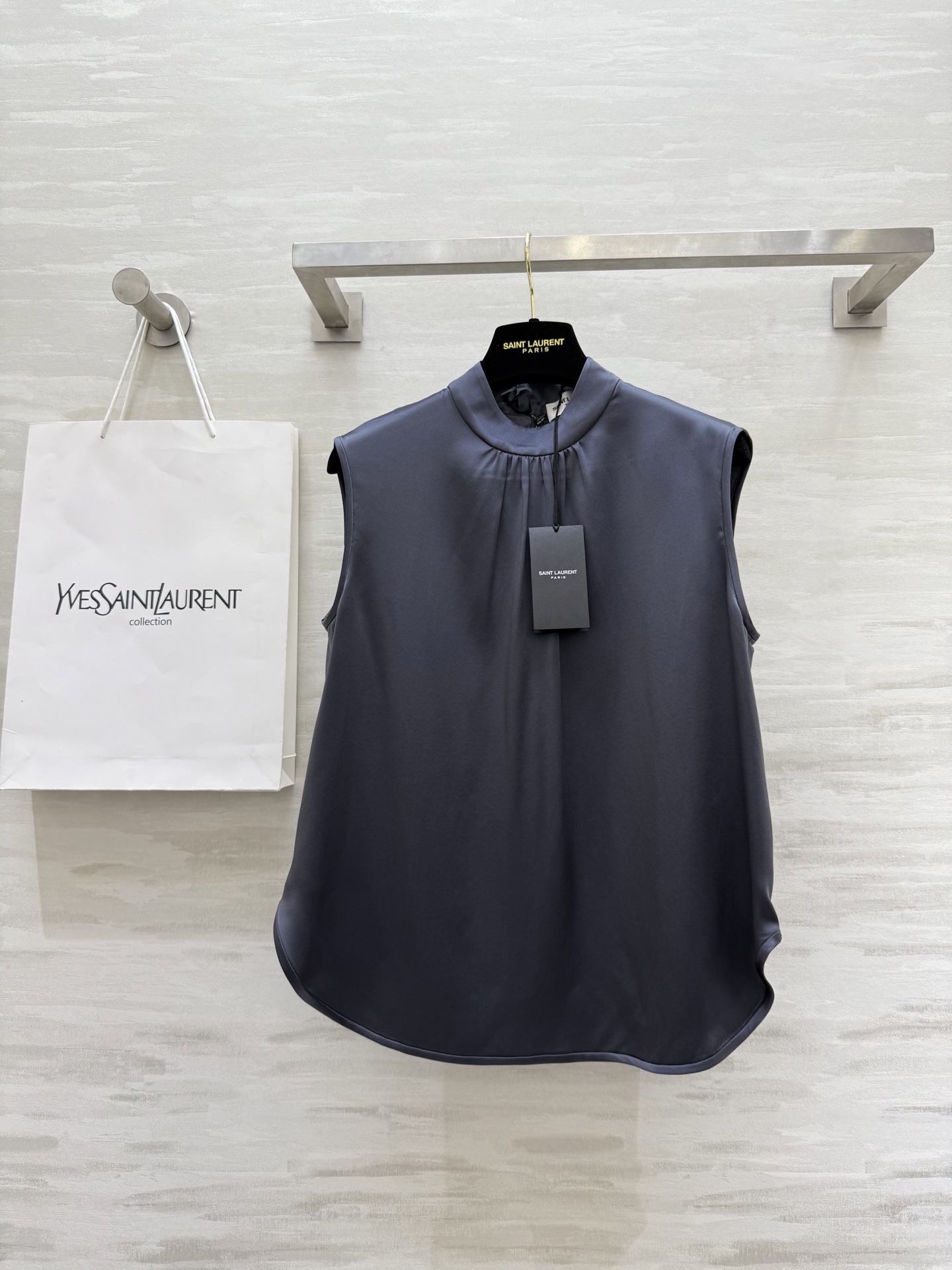 #ysl²⁵新款弹力真丝缎 盖袖半高领上衣 气质温柔高级 极简大方 高品质 现货首发size：S/M/L