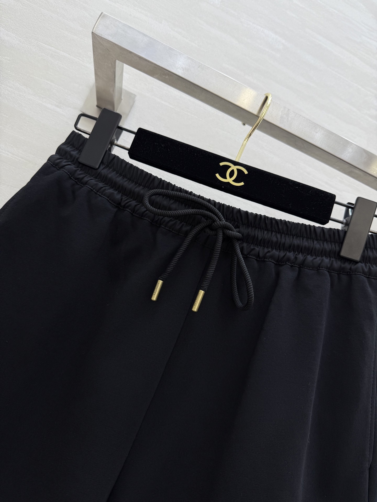 #Moncle♡²⁵新款徽章装饰休闲套装 假两件式下摆抽绳设计休闲甜美感 宽松版型休闲百搭不挑人 定位l