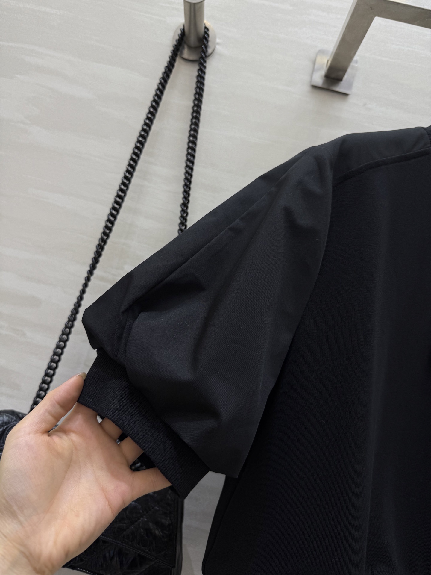 #Moncle♡²⁵新款徽章装饰休闲套装 假两件式下摆抽绳设计休闲甜美感 宽松版型休闲百搭不挑人 定位l