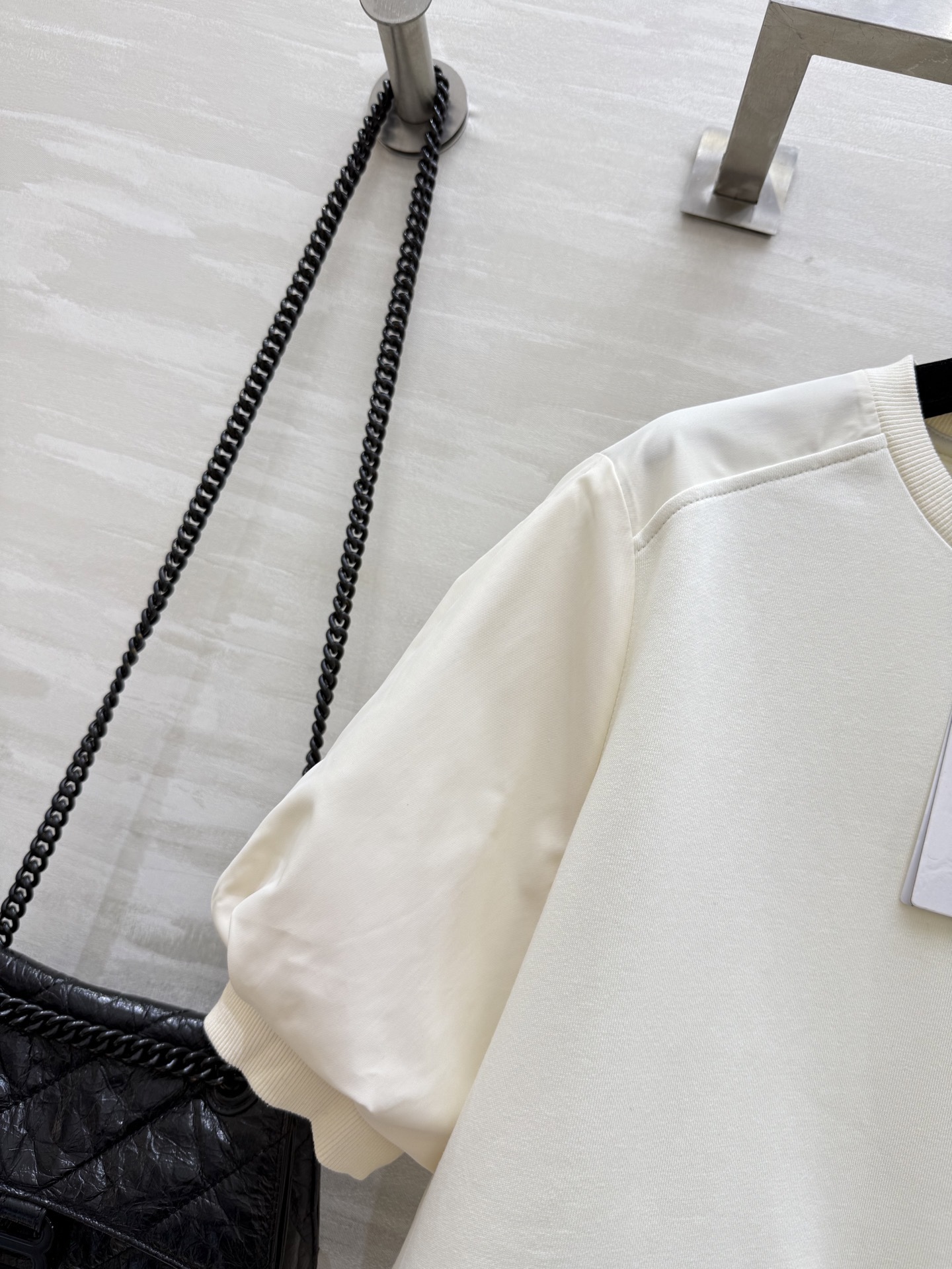 #Moncle♡²⁵新款徽章装饰休闲套装 假两件式下摆抽绳设计休闲甜美感 宽松版型休闲百搭不挑人 定位l