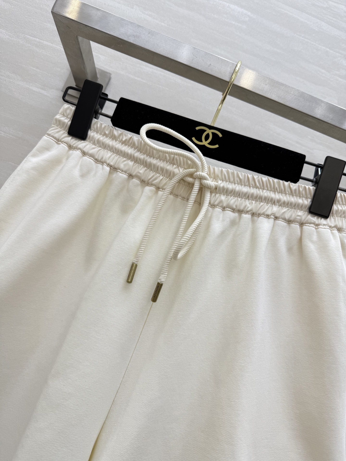 #Moncle♡²⁵新款徽章装饰休闲套装 假两件式下摆抽绳设计休闲甜美感 宽松版型休闲百搭不挑人 定位l