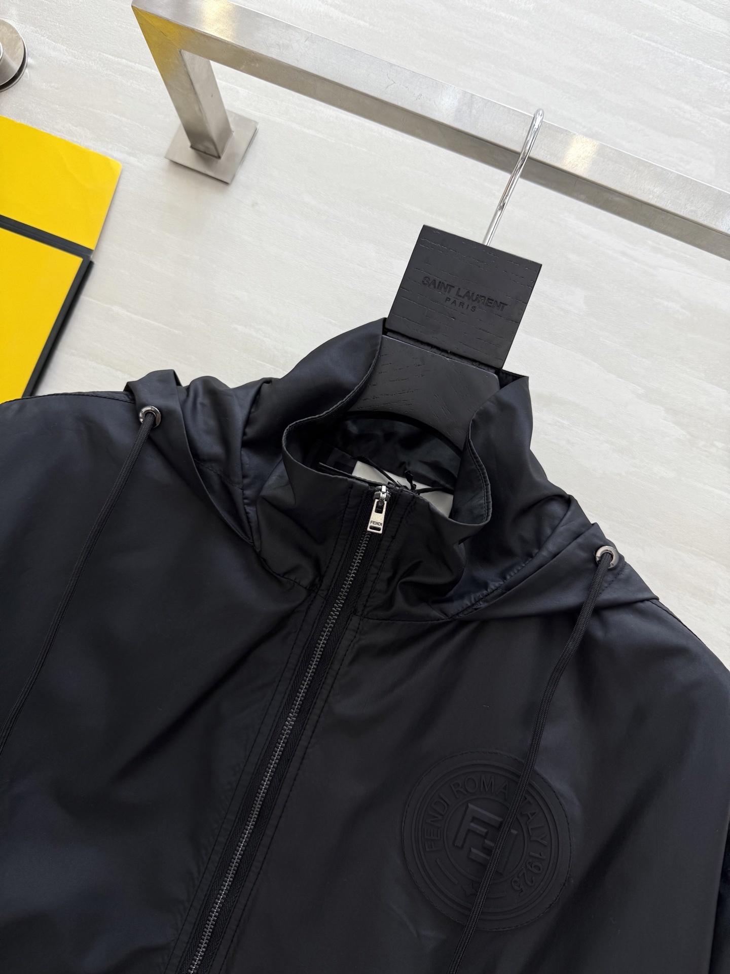 #FEND♡²⁵新款 时髦风连帽外套 logo提花内里定制超软糯亲肤风衣面料 很适合夏日穿搭 帅气又拉风