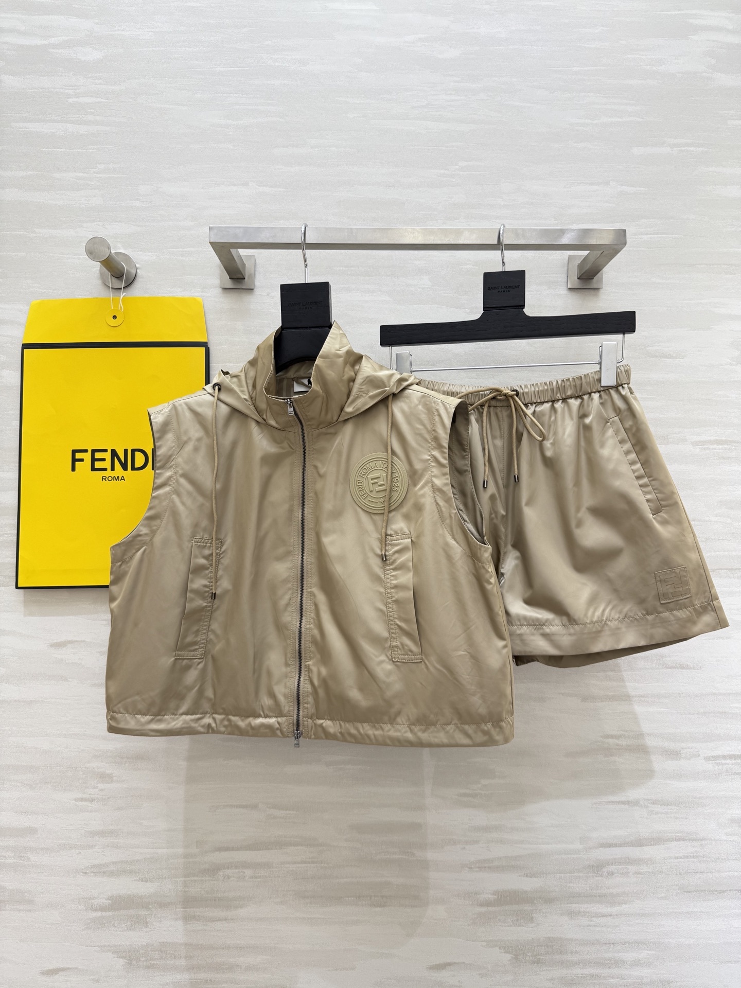 #FEND♡²⁵新款 时髦风短裤 logo提花内里定制超软糯亲肤风衣面料 很适合夏日穿搭 帅气又拉风 高