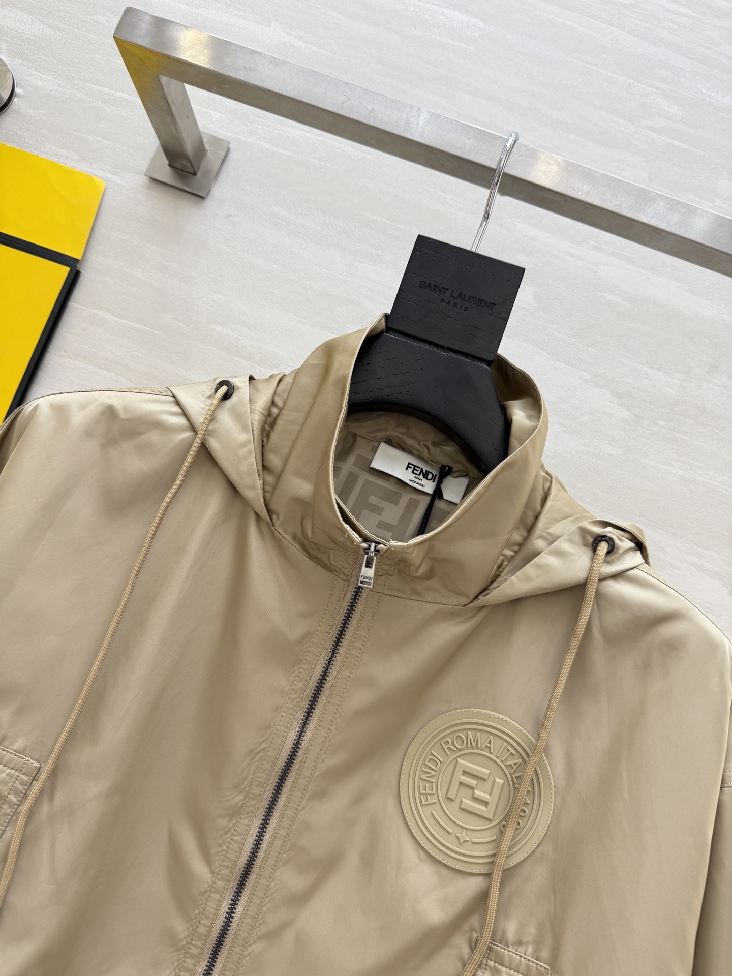 #FEND♡²⁵新款 时髦风连帽外套 logo提花内里定制超软糯亲肤风衣面料 很适合夏日穿搭 帅气又拉风