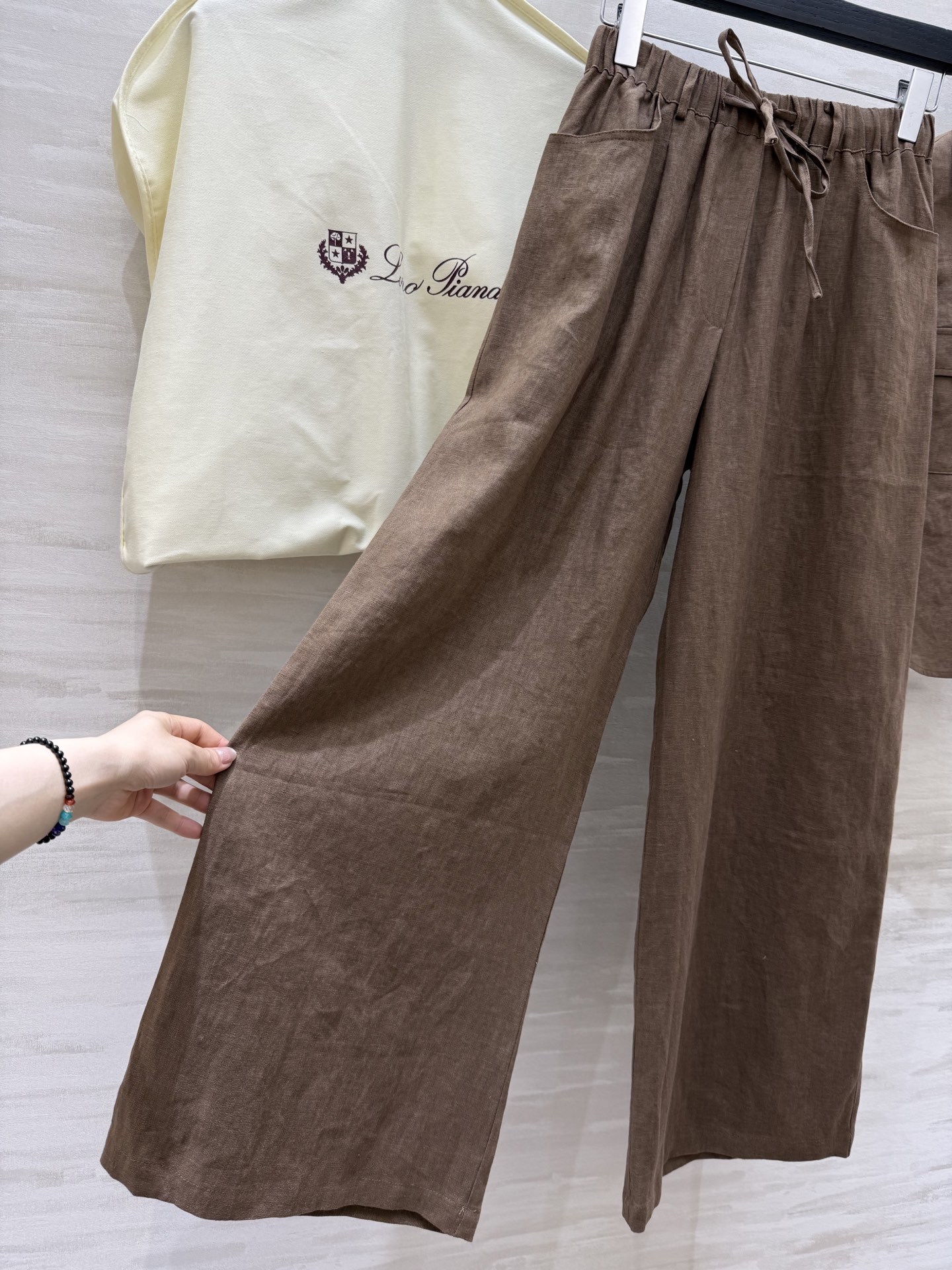 #LP²⁵新款 高级老钱风穿搭 亚麻极简套装 上身帅气又时髦 百搭不挑人 亚麻面料质感舒适透气 高品质定