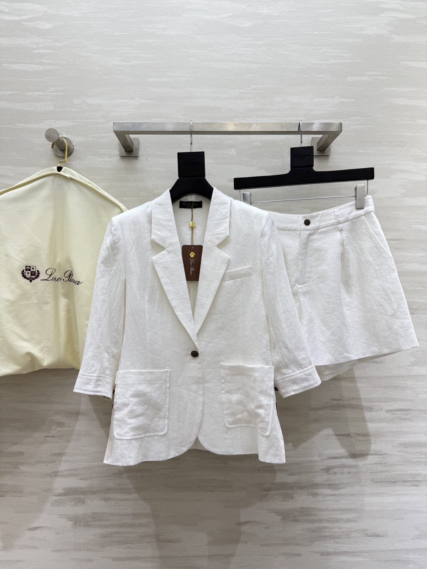 #LP²⁵新款 撞色翻袖 英伦风亚麻套装 双侧皮标装饰精致高级 立体流畅利落剪裁自带复古氛围感 采用百分