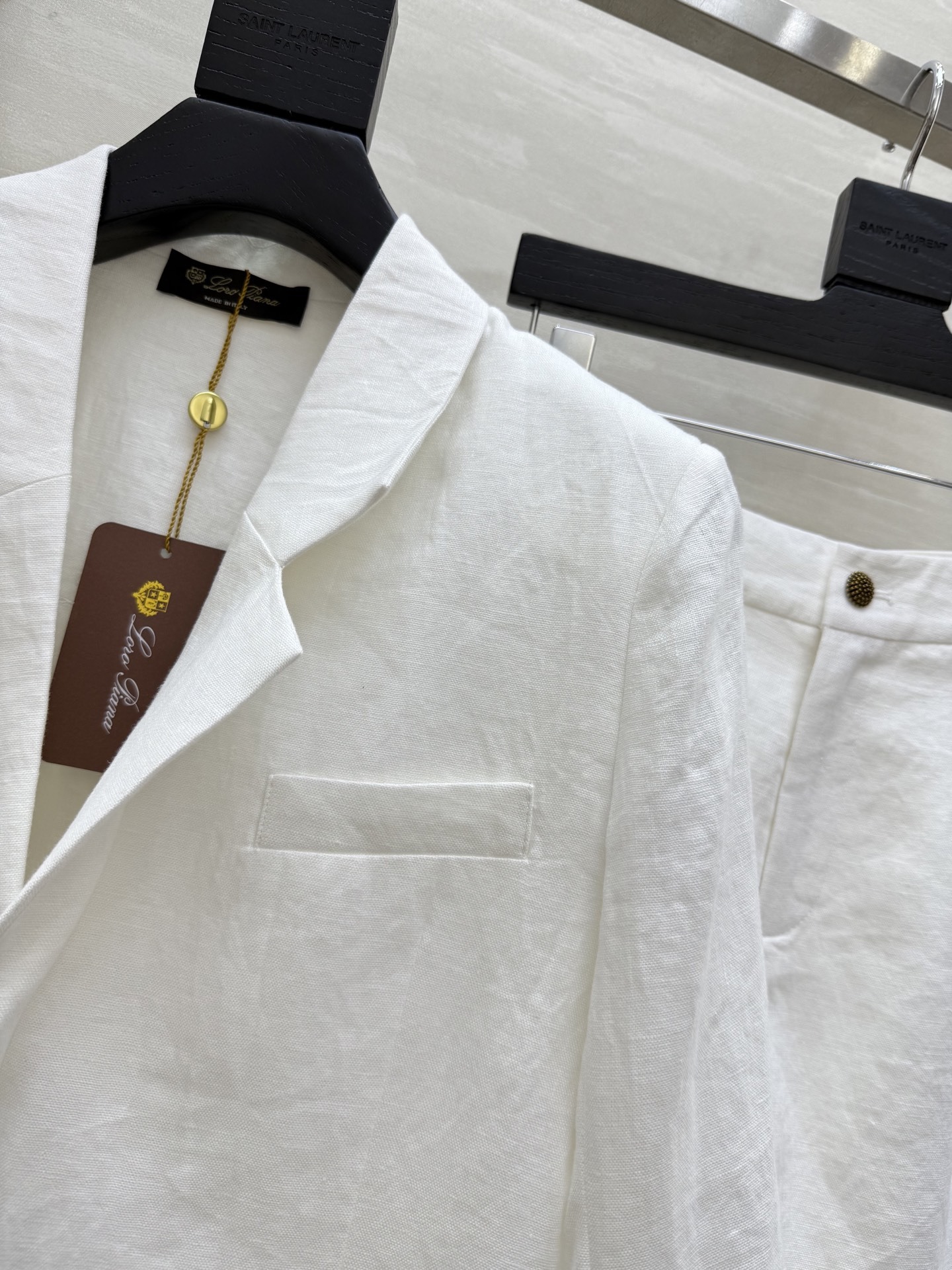 #LP²⁵新款 撞色翻袖 英伦风亚麻套装 双侧皮标装饰精致高级 立体流畅利落剪裁自带复古氛围感 采用百分