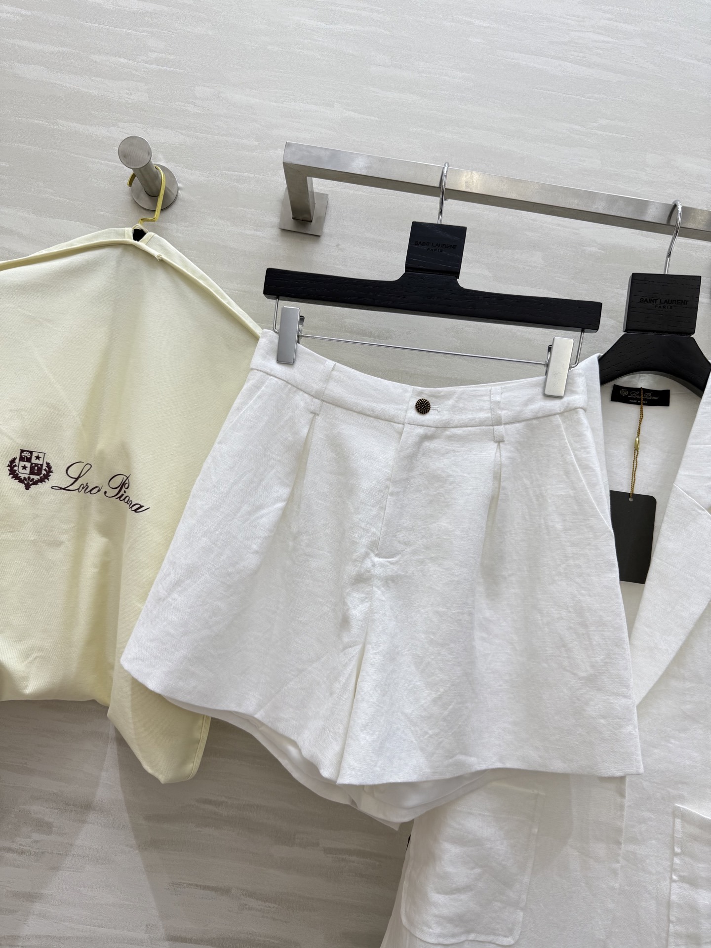 #LP²⁵新款 撞色翻袖 英伦风亚麻套装 双侧皮标装饰精致高级 立体流畅利落剪裁自带复古氛围感 采用百分