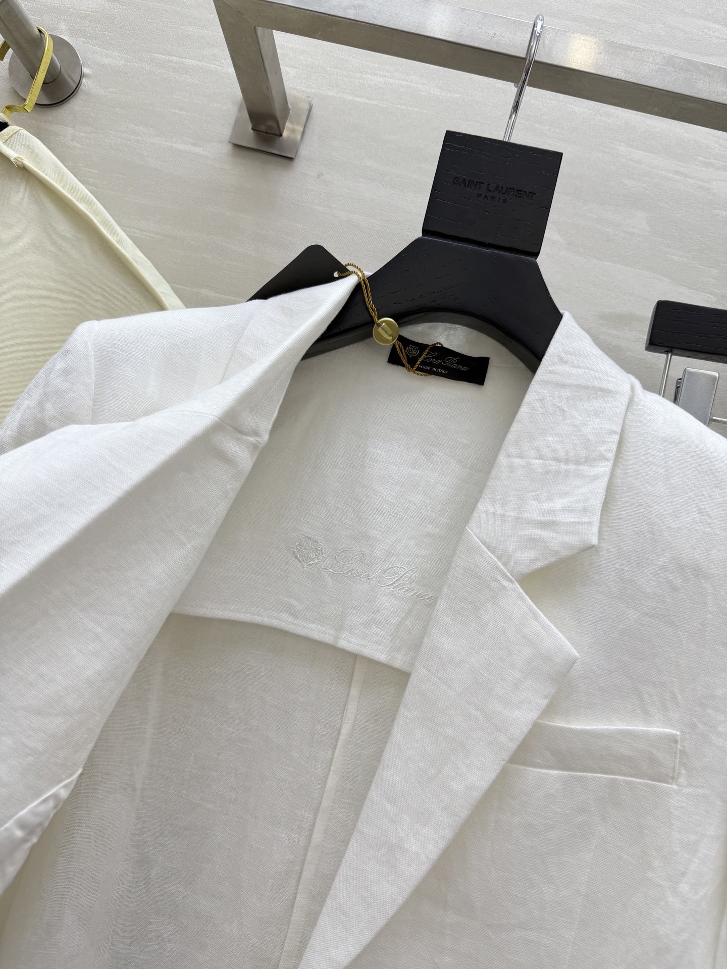 #LP²⁵新款 撞色翻袖 英伦风亚麻套装 双侧皮标装饰精致高级 立体流畅利落剪裁自带复古氛围感 采用百分