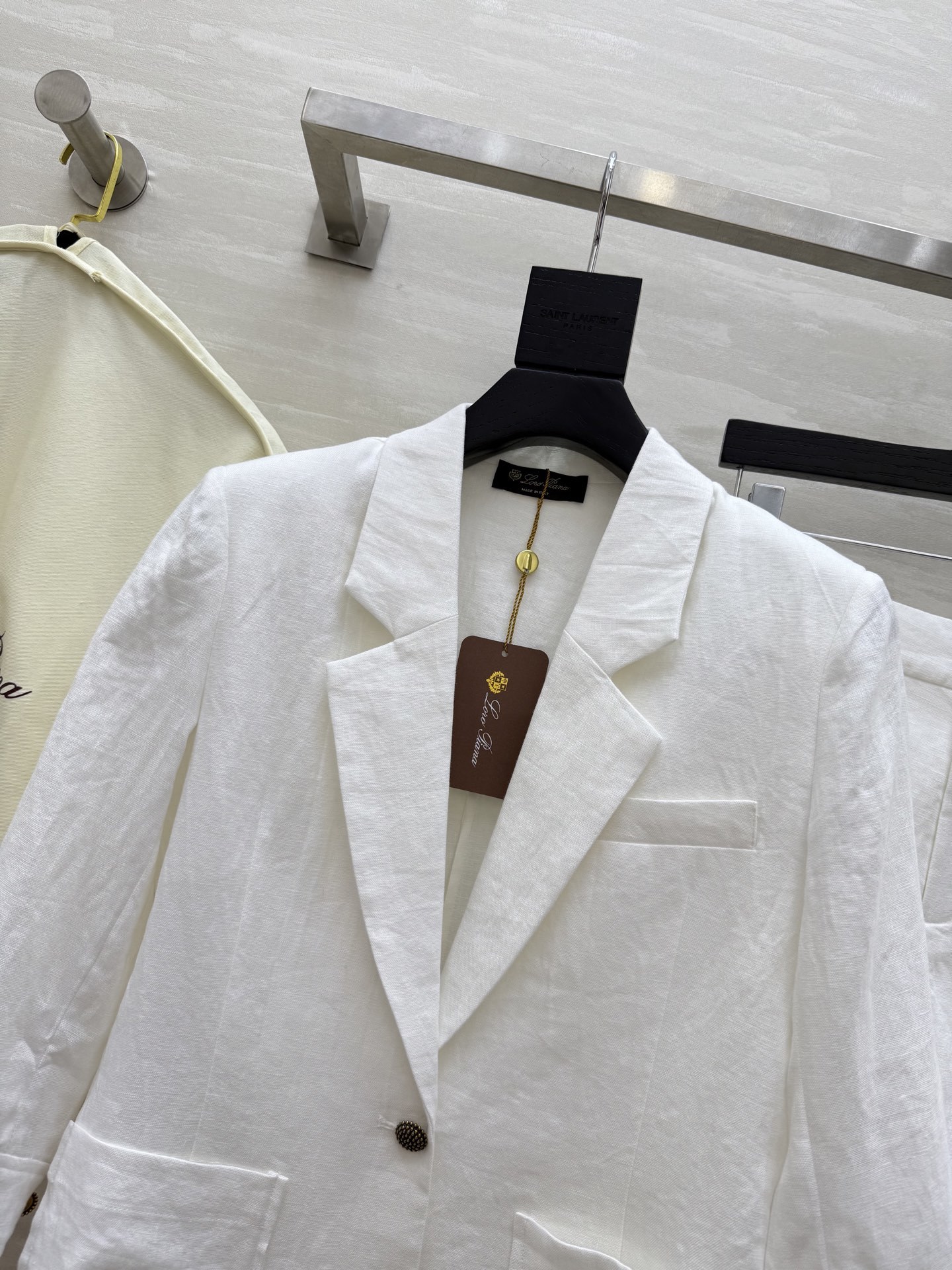 #LP²⁵新款 撞色翻袖 英伦风亚麻套装 双侧皮标装饰精致高级 立体流畅利落剪裁自带复古氛围感 采用百分