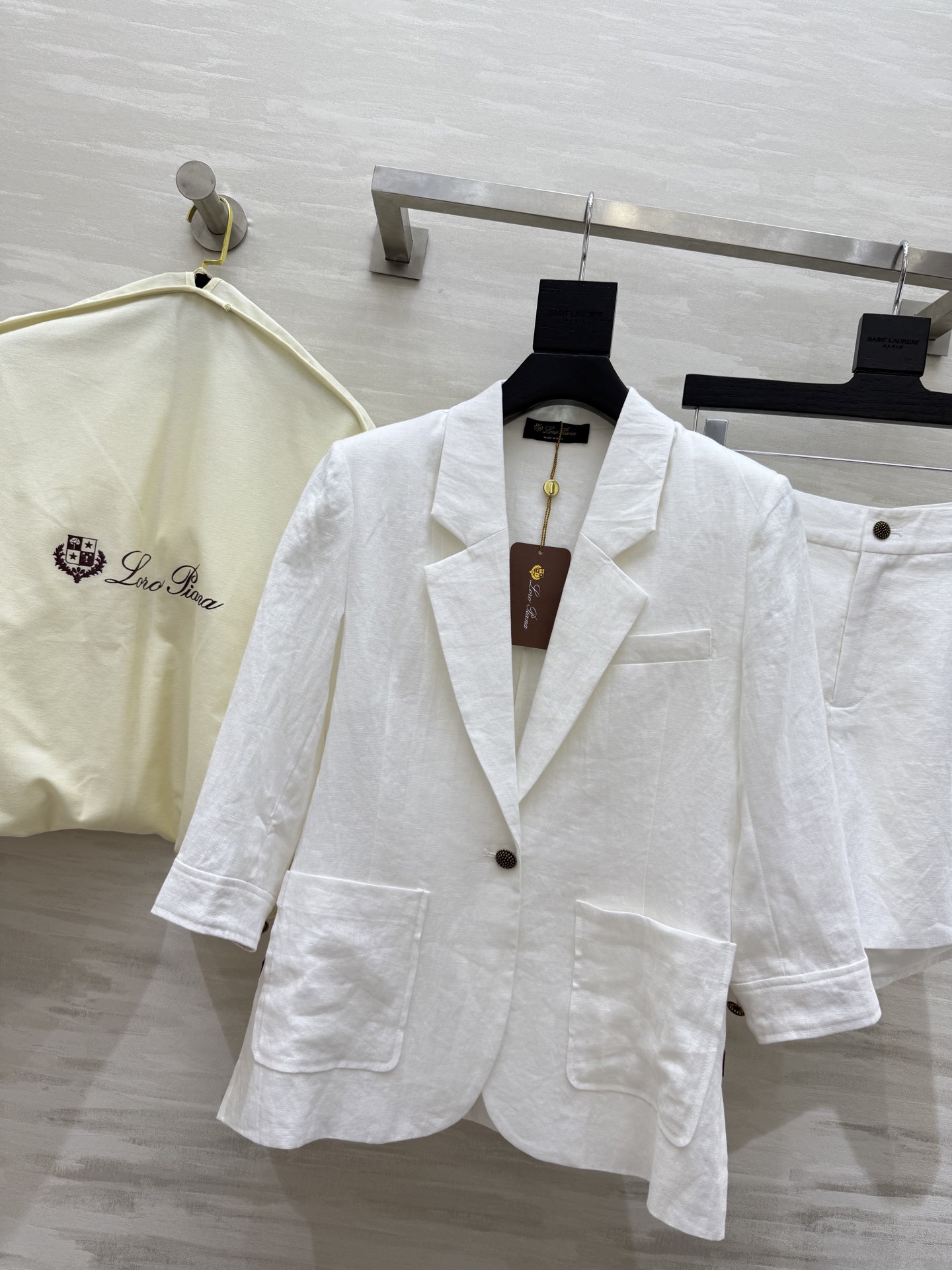 #LP²⁵新款 撞色翻袖 英伦风亚麻套装 双侧皮标装饰精致高级 立体流畅利落剪裁自带复古氛围感 采用百分