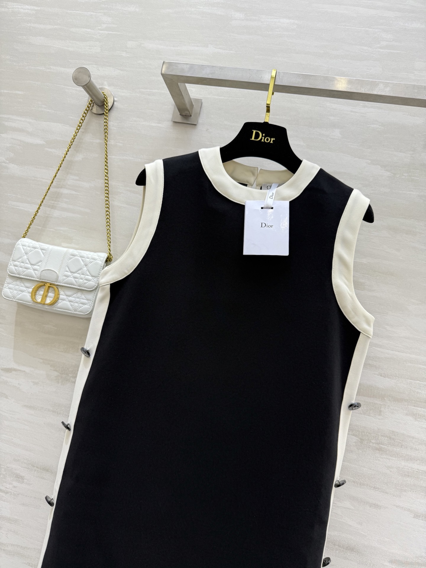 #DIO♡²⁵新款 经典黑白配色 圆领无袖连衣裙 H版型剪裁百搭不挑人 法式优雅气质上身显瘦又高挑 幸运