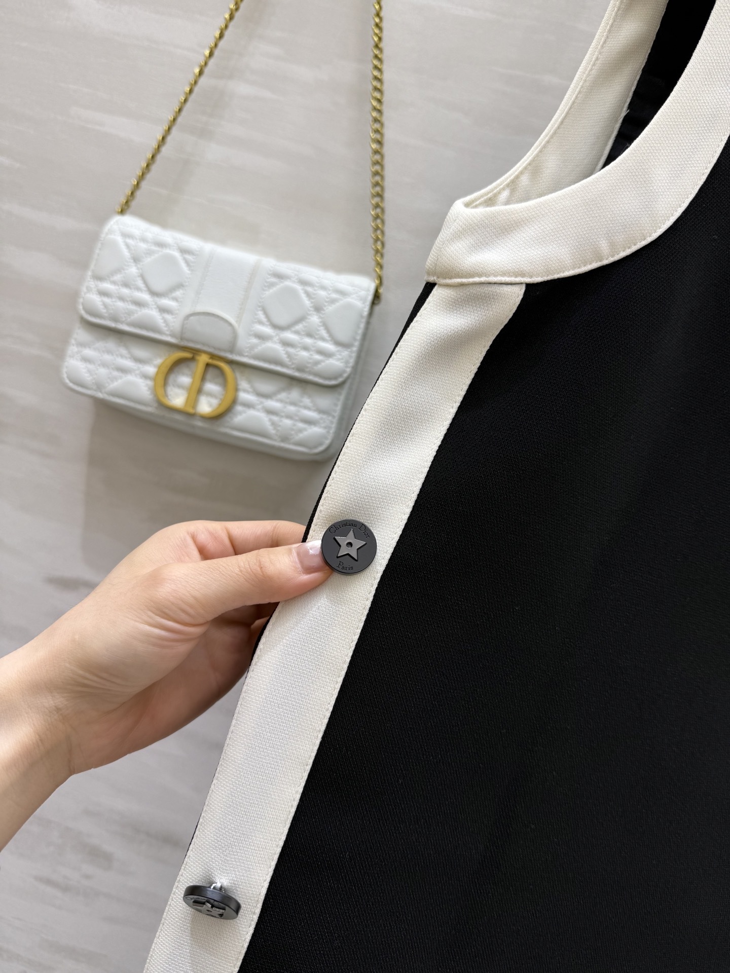 #DIO♡²⁵新款 经典黑白配色 圆领无袖连衣裙 H版型剪裁百搭不挑人 法式优雅气质上身显瘦又高挑 幸运