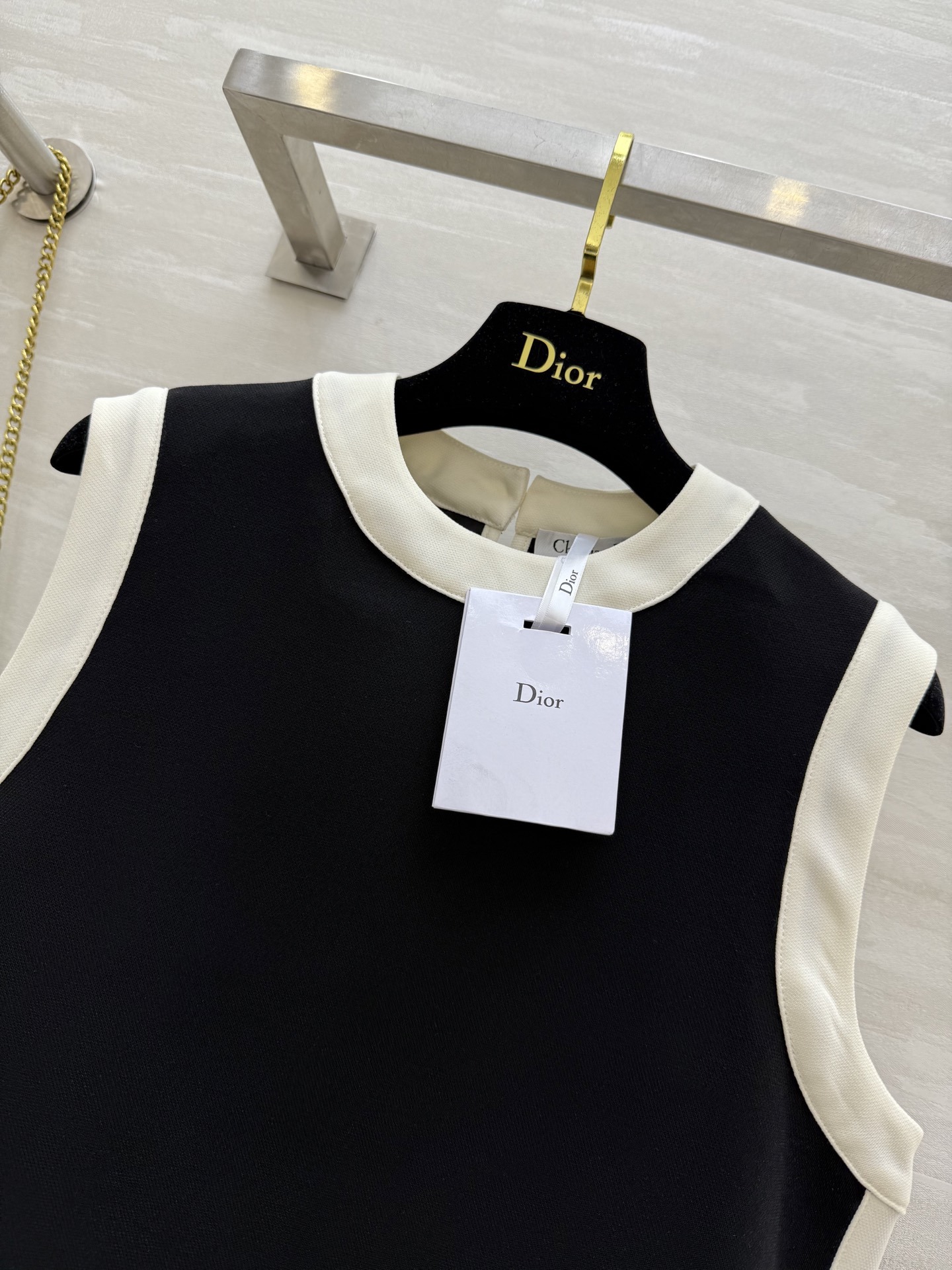 #DIO♡²⁵新款 经典黑白配色 圆领无袖连衣裙 H版型剪裁百搭不挑人 法式优雅气质上身显瘦又高挑 幸运