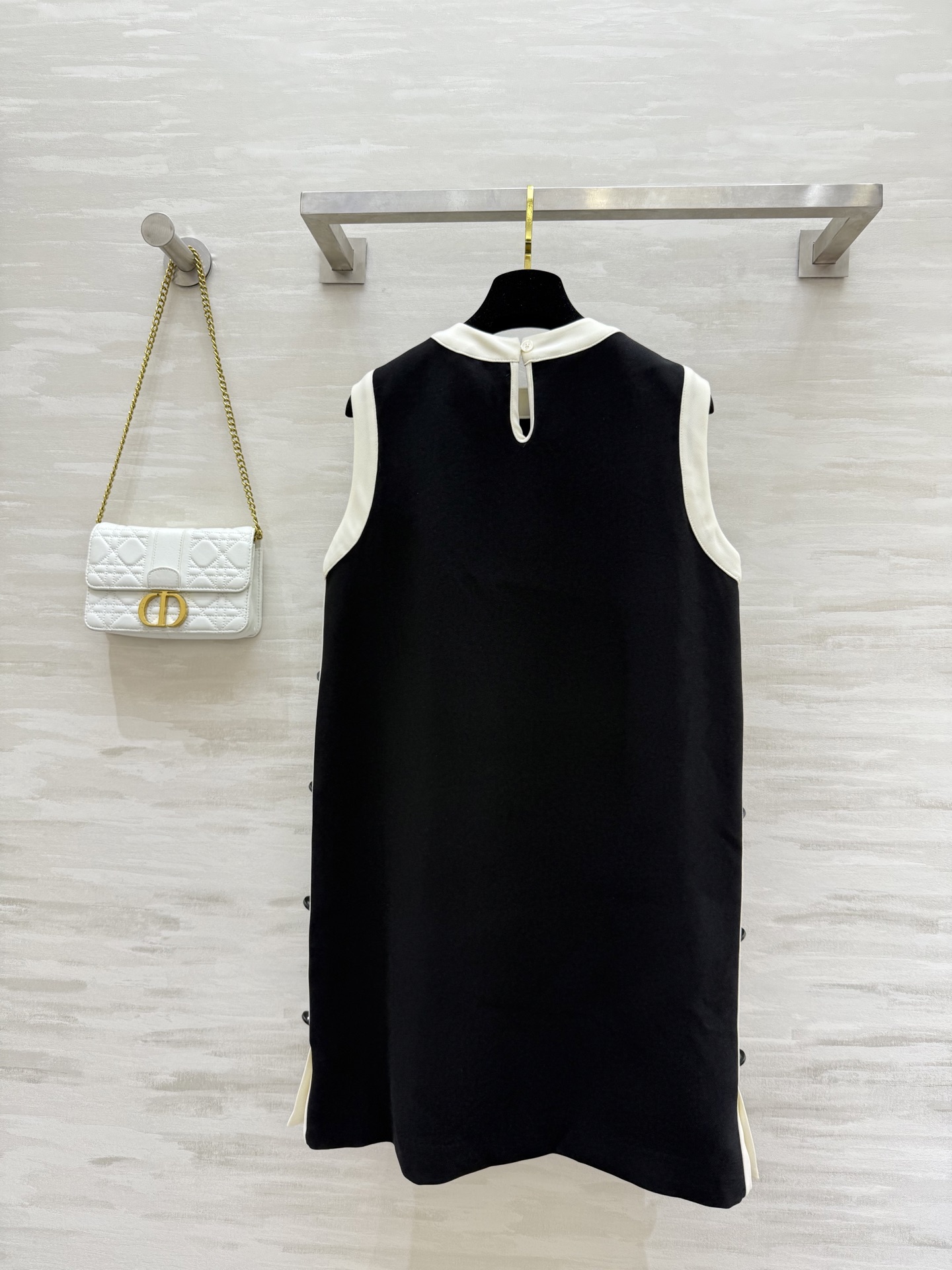 #DIO♡²⁵新款 经典黑白配色 圆领无袖连衣裙 H版型剪裁百搭不挑人 法式优雅气质上身显瘦又高挑 幸运