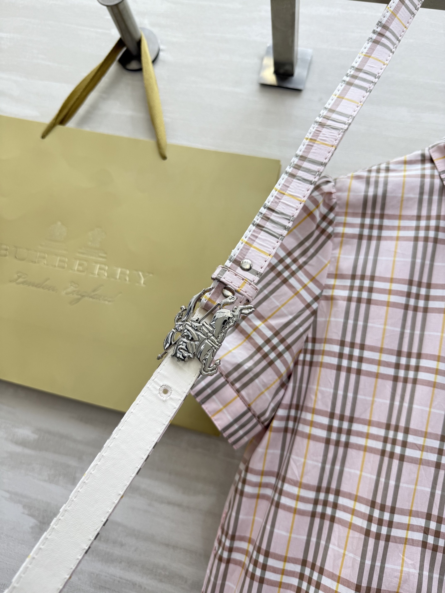 #Burberr♡²⁵新款 经典格纹连衣裙 定织棉材质 抗皱性很好 下摆百褶设计 非常减龄显瘦气质 搭配