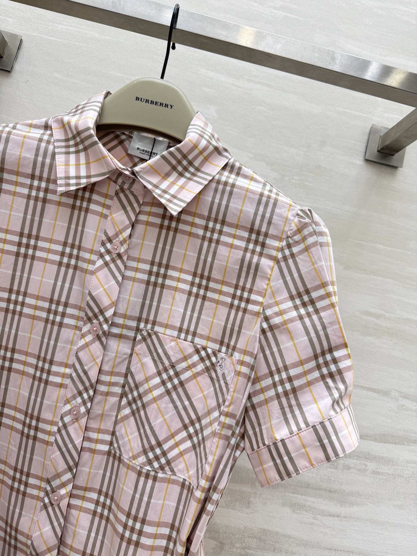 #Burberr♡²⁵新款 经典格纹连衣裙 定织棉材质 抗皱性很好 下摆百褶设计 非常减龄显瘦气质 搭配