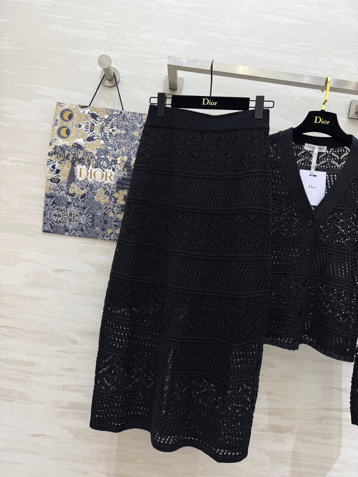 #DIO♡²⁵度假系列⛱️ 进口天然和纸纱三件套裙 开衫➕v领背心➕半裙 以纸张形态捻线成纱 拥有独特的