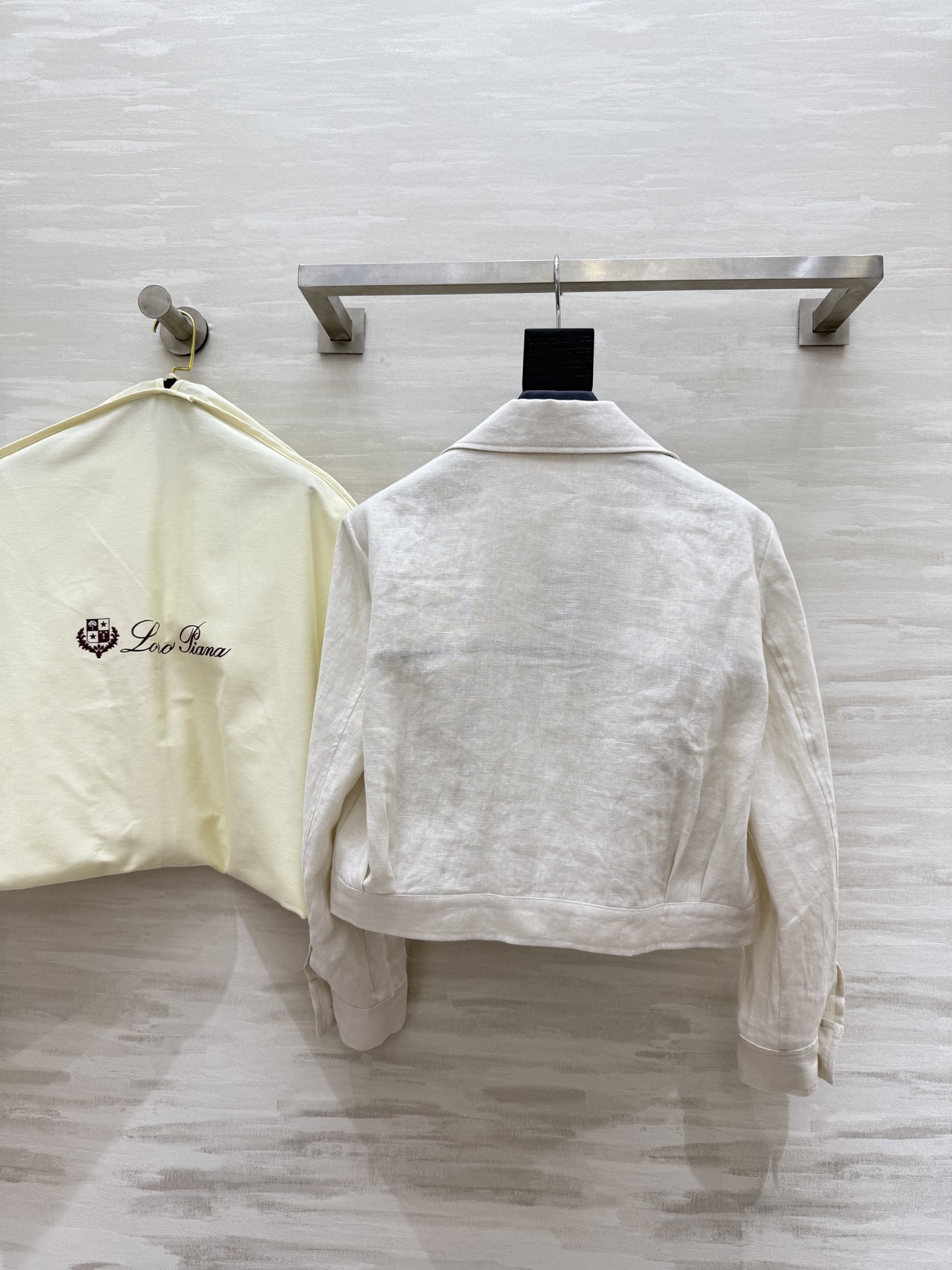#LP²⁵新款 度假系列 亚麻极简老钱风外套 进口亚麻面料质感轻盈舒适 上身气质随性 经典版型百搭不挑人