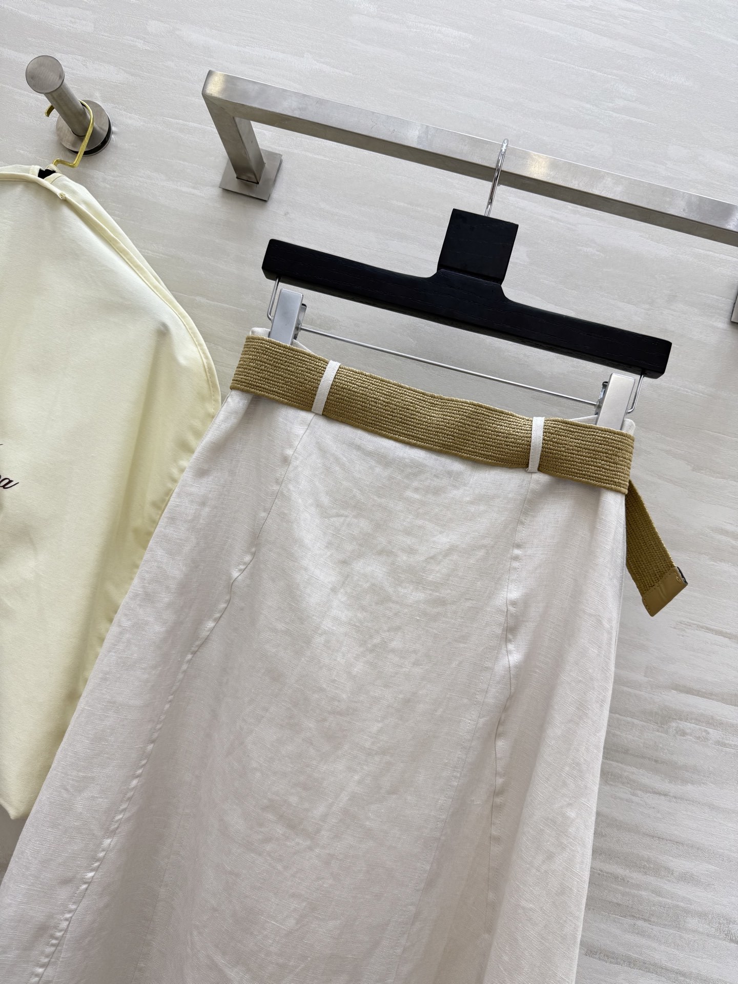 #LP²⁵新款 度假系列 亚麻极简老钱风A摆半裙 进口亚麻面料质感轻盈舒适 上身气质随性 经典版型百搭不