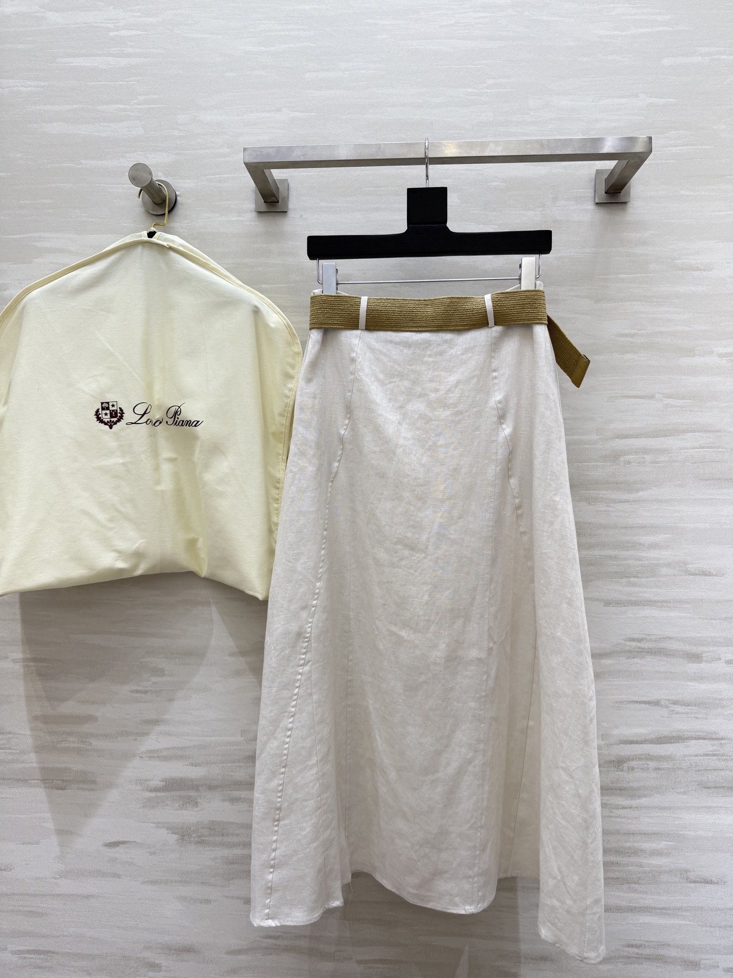 #LP²⁵新款 度假系列 亚麻极简老钱风A摆半裙 进口亚麻面料质感轻盈舒适 上身气质随性 经典版型百搭不