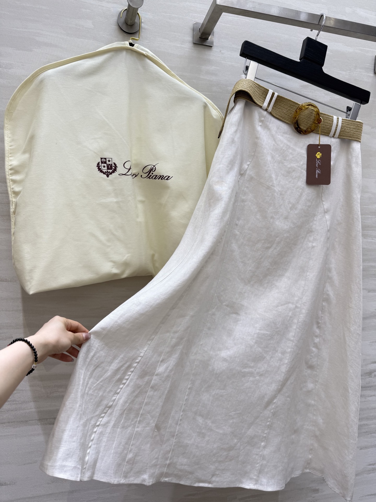 #LP²⁵新款 度假系列 亚麻极简老钱风A摆半裙 进口亚麻面料质感轻盈舒适 上身气质随性 经典版型百搭不