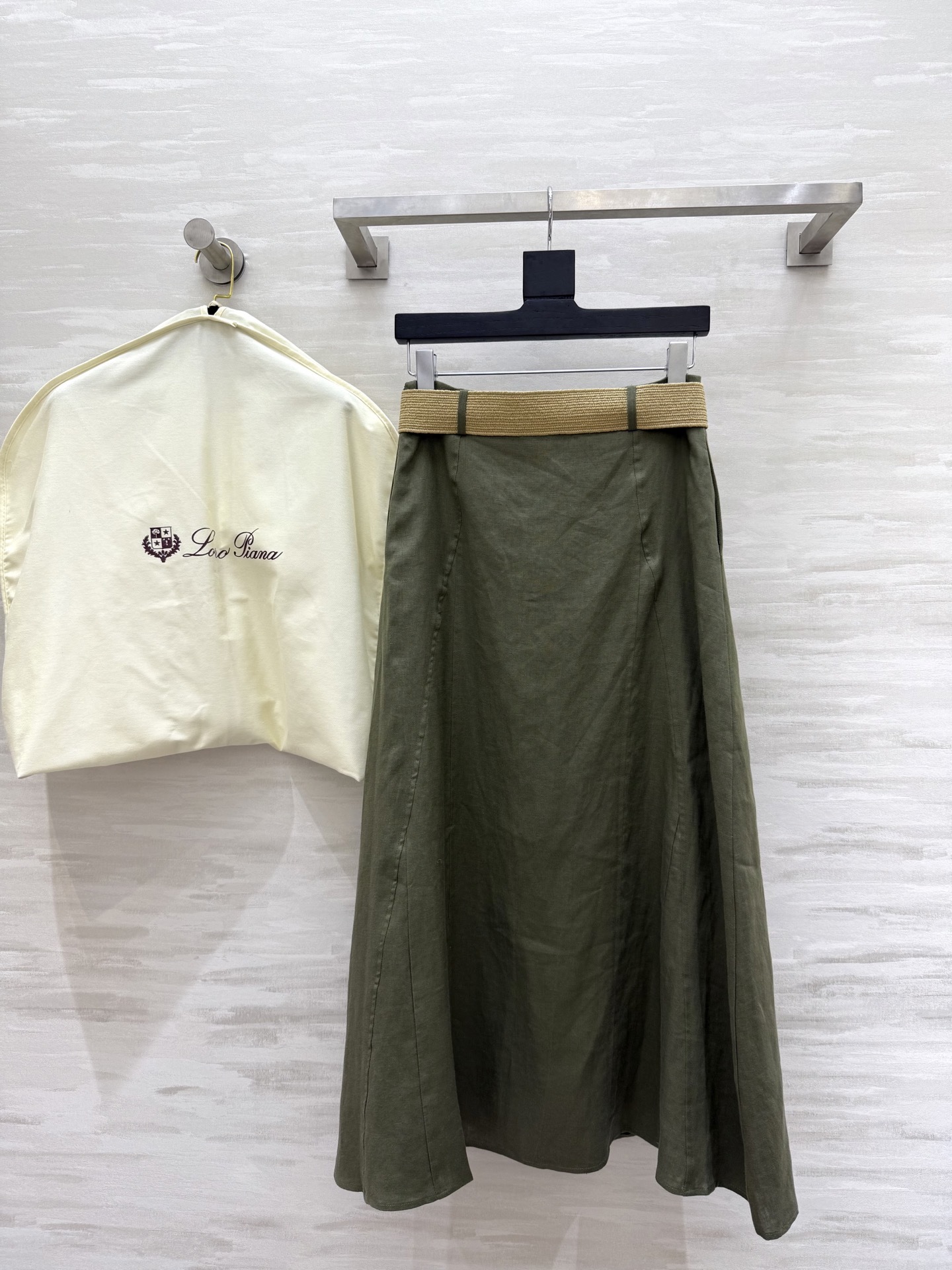 #LP²⁵新款 度假系列 亚麻极简老钱风A摆半裙 进口亚麻面料质感轻盈舒适 上身气质随性 经典版型百搭不