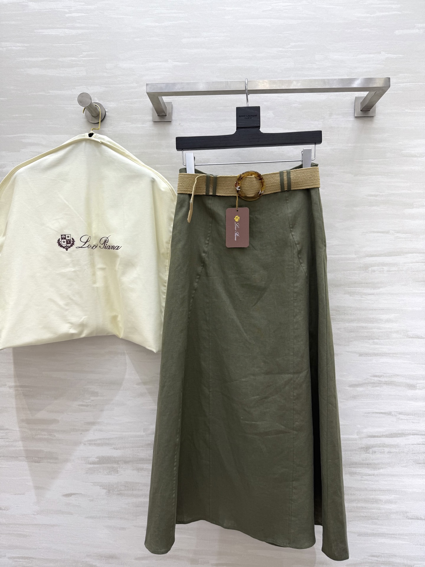 #LP²⁵新款 度假系列 亚麻极简老钱风A摆半裙 进口亚麻面料质感轻盈舒适 上身气质随性 经典版型百搭不