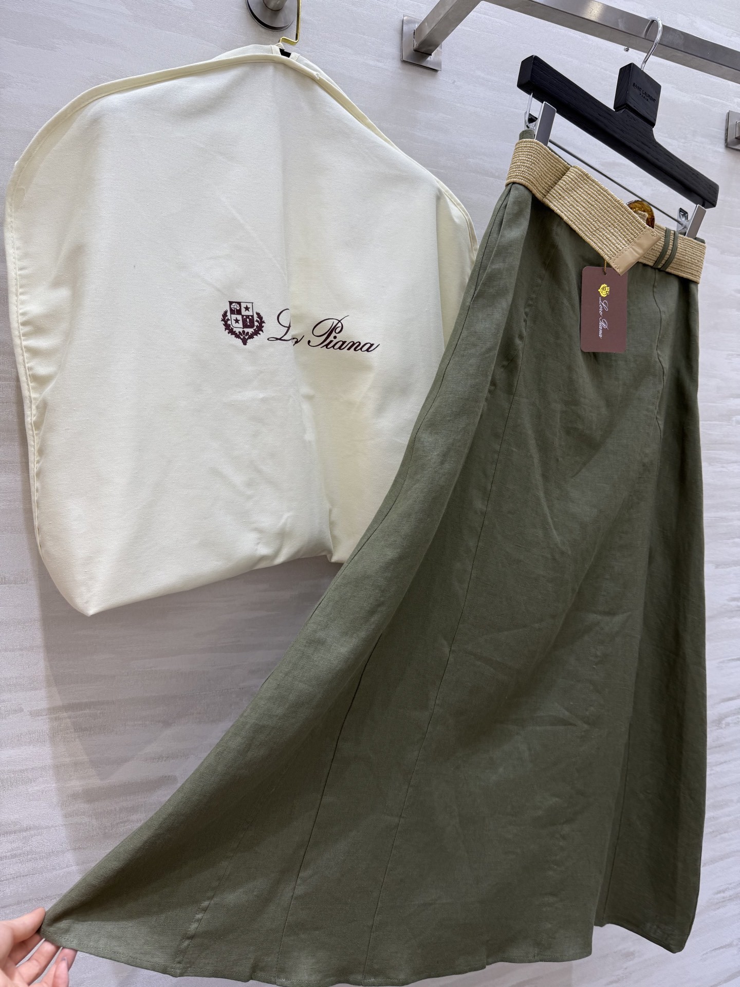 #LP²⁵新款 度假系列 亚麻极简老钱风A摆半裙 进口亚麻面料质感轻盈舒适 上身气质随性 经典版型百搭不