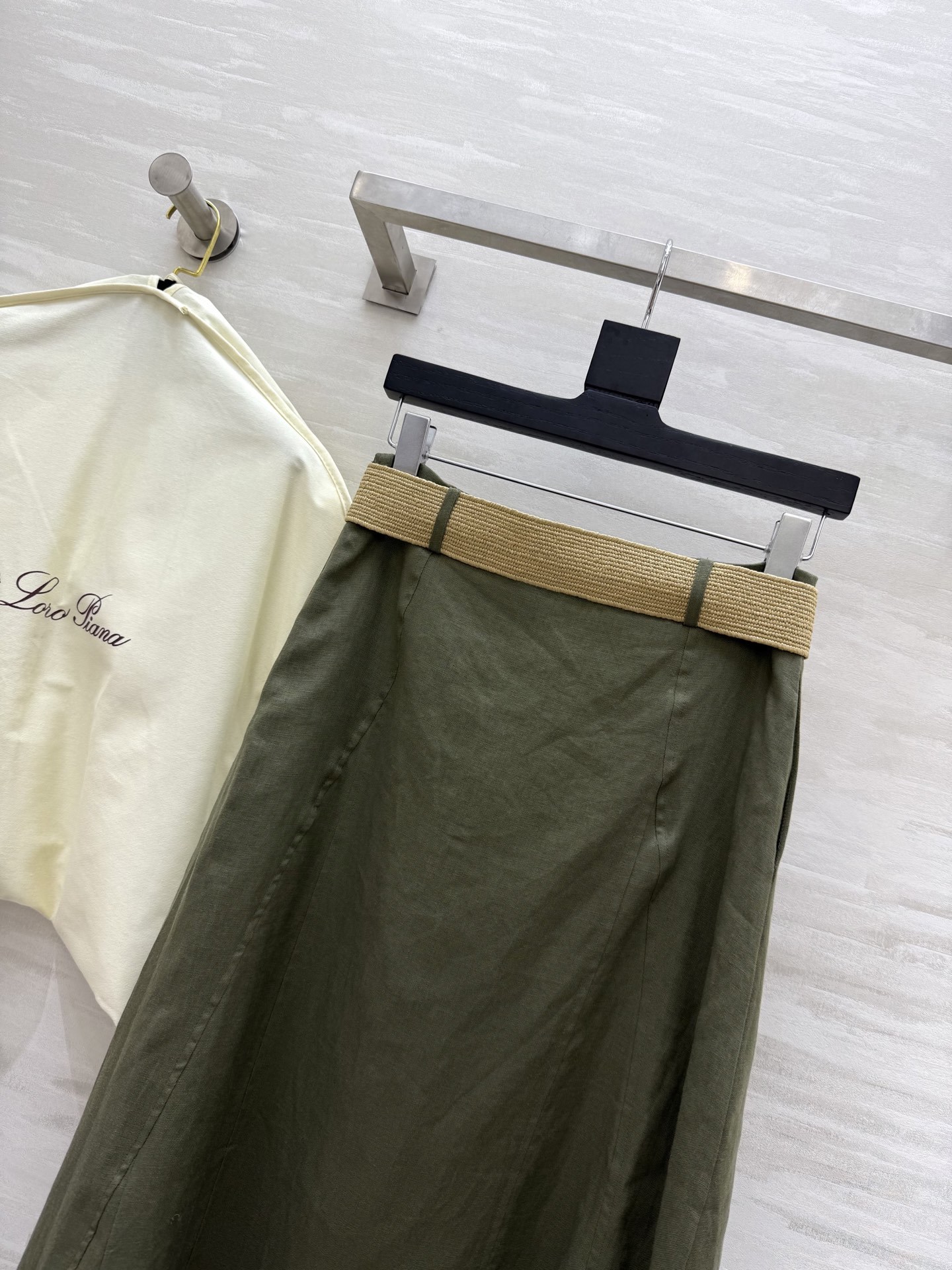 #LP²⁵新款 度假系列 亚麻极简老钱风A摆半裙 进口亚麻面料质感轻盈舒适 上身气质随性 经典版型百搭不