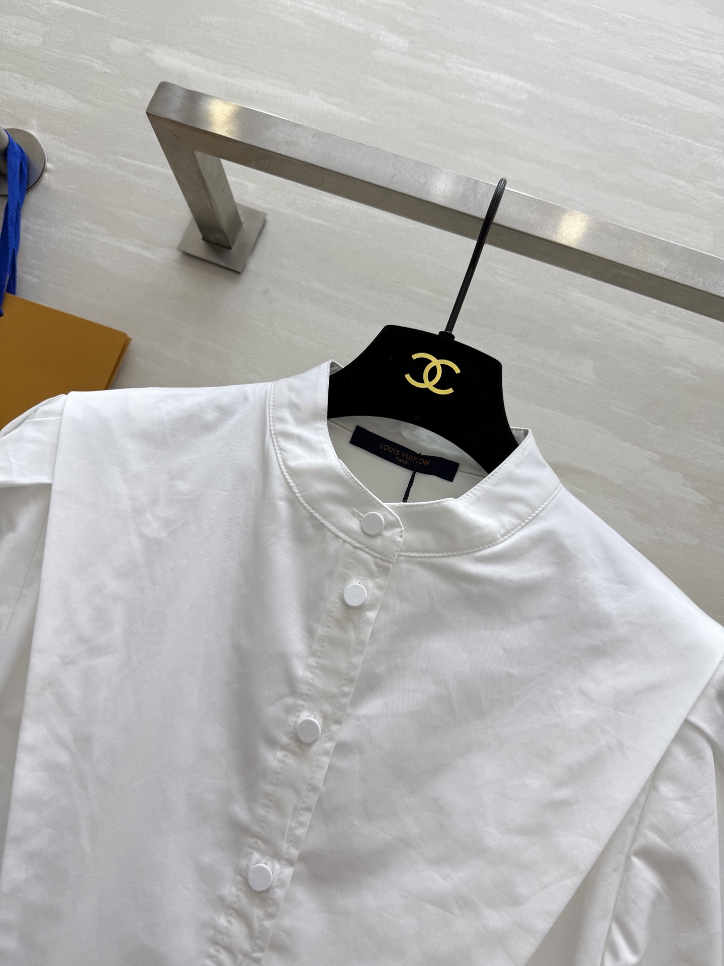 #Lv²⁵ss新款泡泡袖衬衣 开模定制五金装饰精致时髦 高品质定制 现货首发size:S/M/L(s码胸