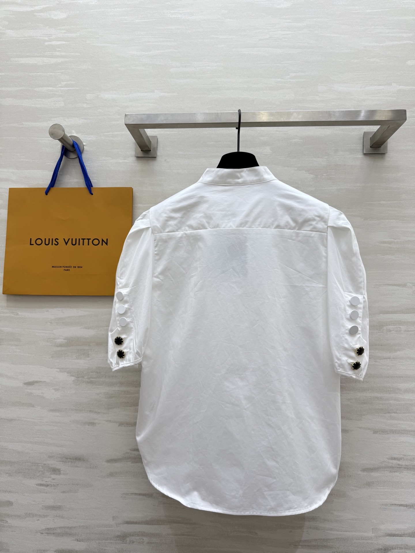 #Lv²⁵ss新款泡泡袖衬衣 开模定制五金装饰精致时髦 高品质定制 现货首发size:S/M/L(s码胸