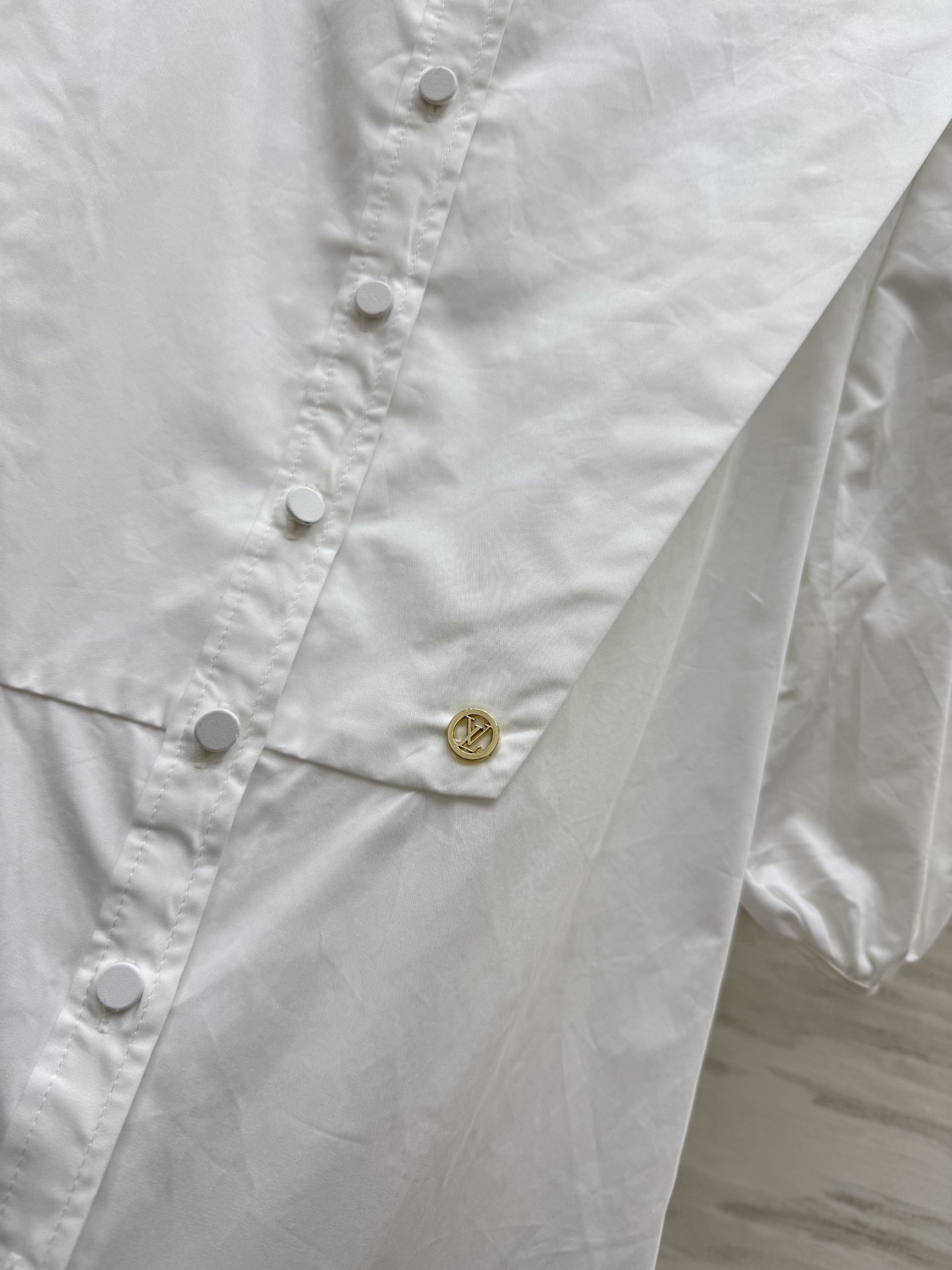 #Lv²⁵ss新款泡泡袖衬衣 开模定制五金装饰精致时髦 高品质定制 现货首发size:S/M/L(s码胸