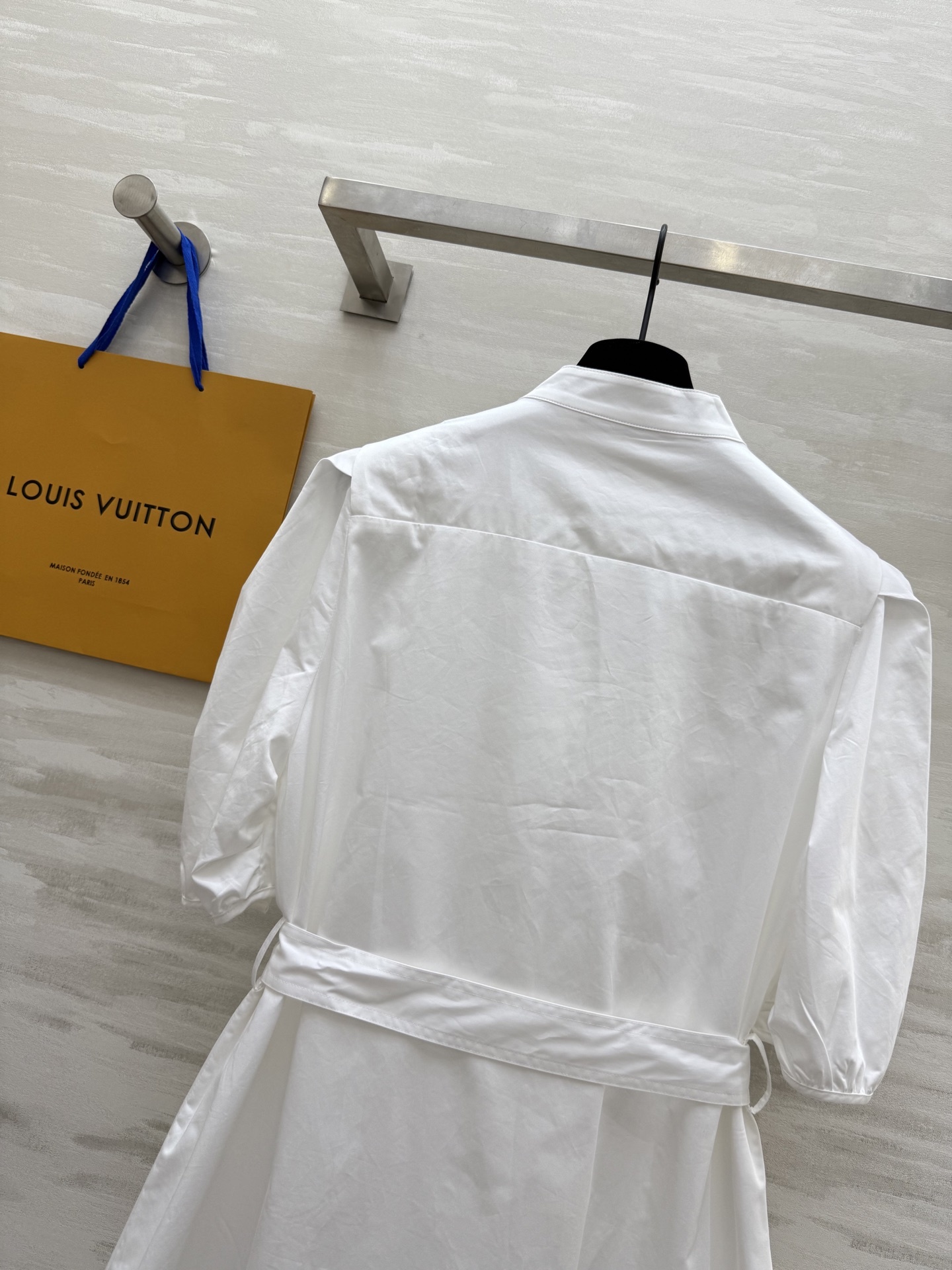 #Lv²⁵ss新款泡泡袖连衣裙 开模定制五金装饰精致时髦 腰部腰带绑带收腰显瘦 高品质定制 现货首发si