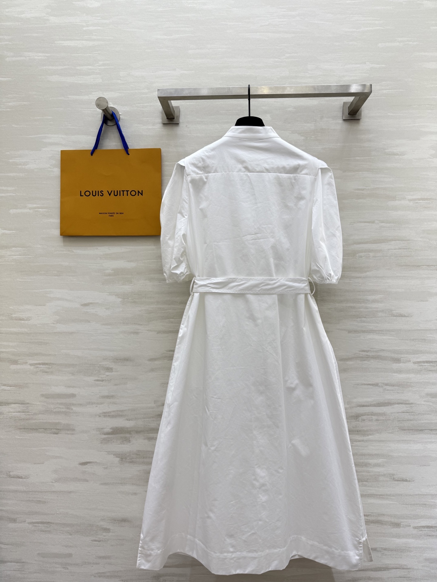 #Lv²⁵ss新款泡泡袖连衣裙 开模定制五金装饰精致时髦 腰部腰带绑带收腰显瘦 高品质定制 现货首发si