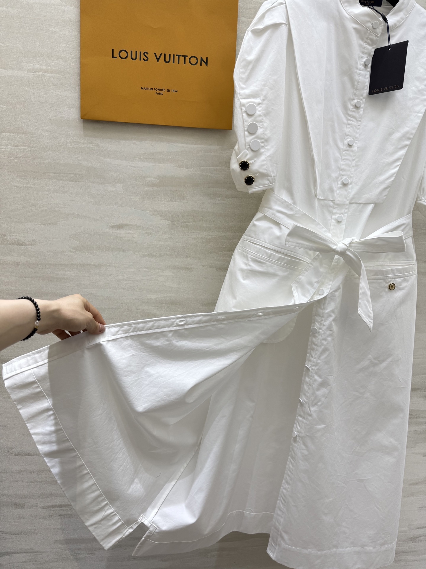 #Lv²⁵ss新款泡泡袖连衣裙 开模定制五金装饰精致时髦 腰部腰带绑带收腰显瘦 高品质定制 现货首发si