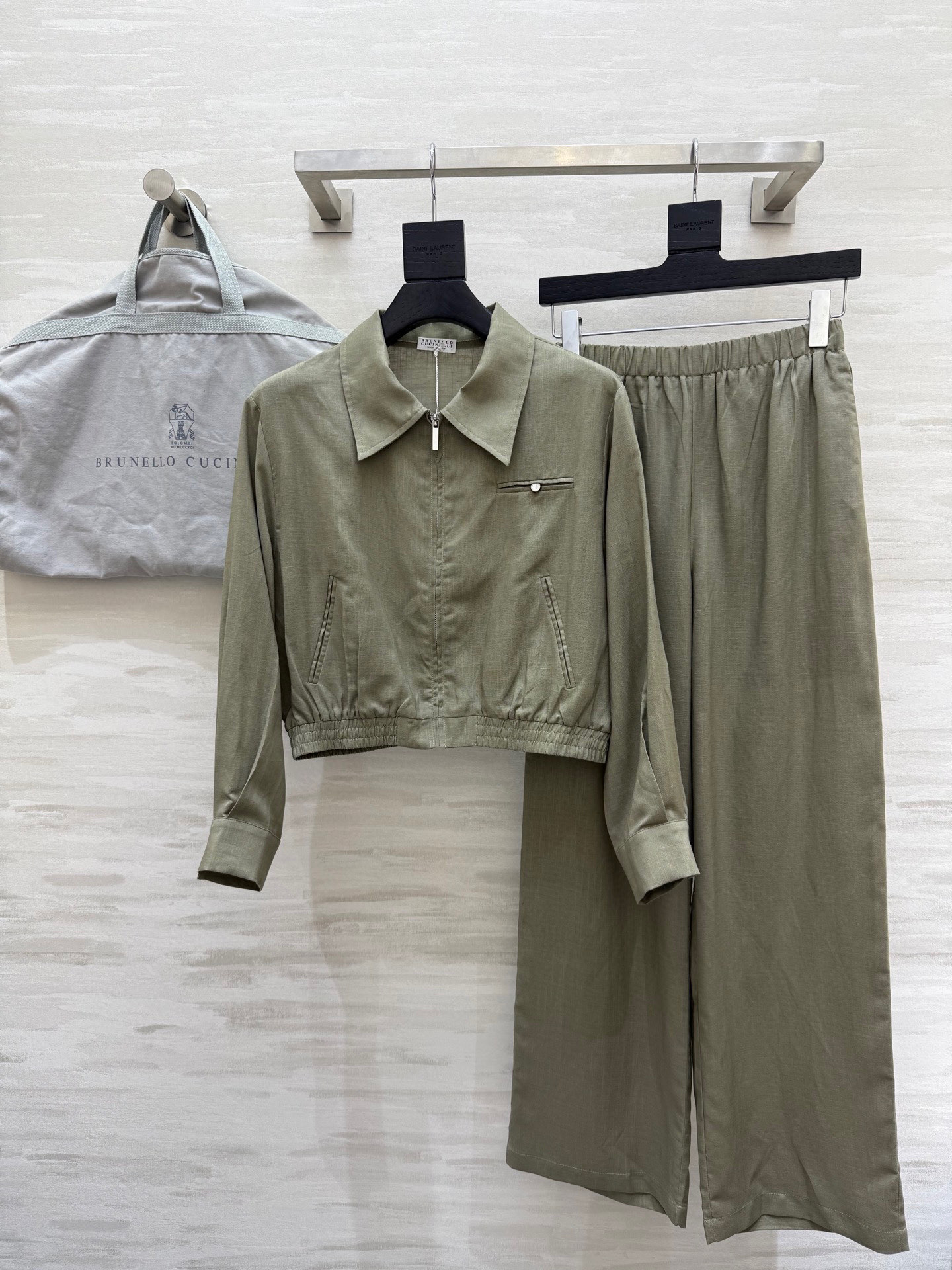 NO:439119,#BC starts spring and summer｜Old money outfits must be linen suits 'no linen, no spring and summer'. This set is too old and money. The atmosphere is full. High-quality customization. Spot sizeS/M/L (size size 45 shoulder width, bust 118, 54 length, trousers elastic waist 64, trousers length 100, alexander wang19860909#BC开启春夏｜老钱穿搭还得是亚麻套装“无亚麻不春夏” 这套太老钱了吧 氛围感拉满 高品质定制 现货首发sizeS/M/L（s码肩宽45,胸围118,衣长54,裤子弹力腰围64,裤长100,,alexander wang,Women's clothing